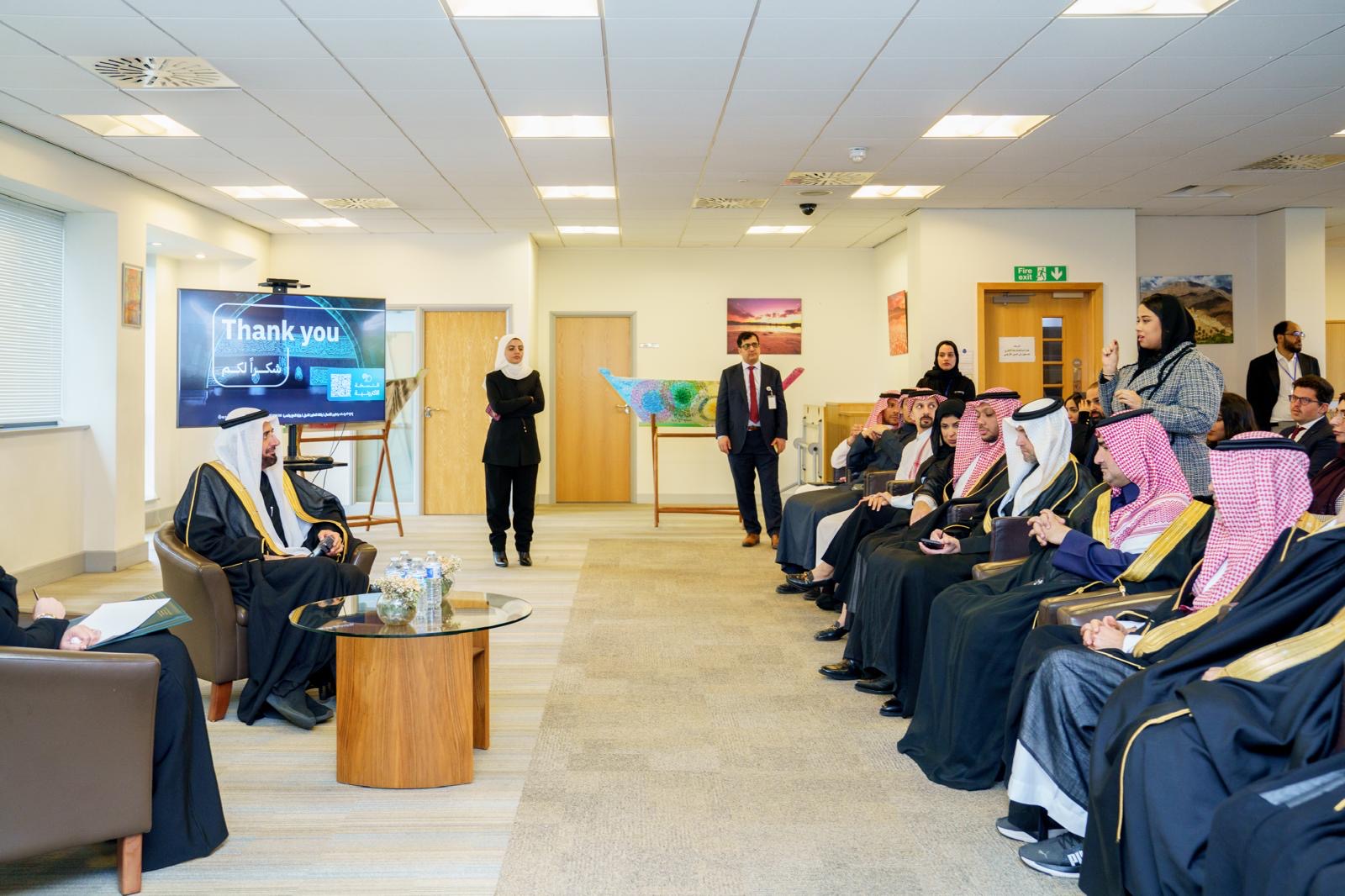 لقاء وزير الحج مع الطلبة في لندن ابريل 2025 صورة 1