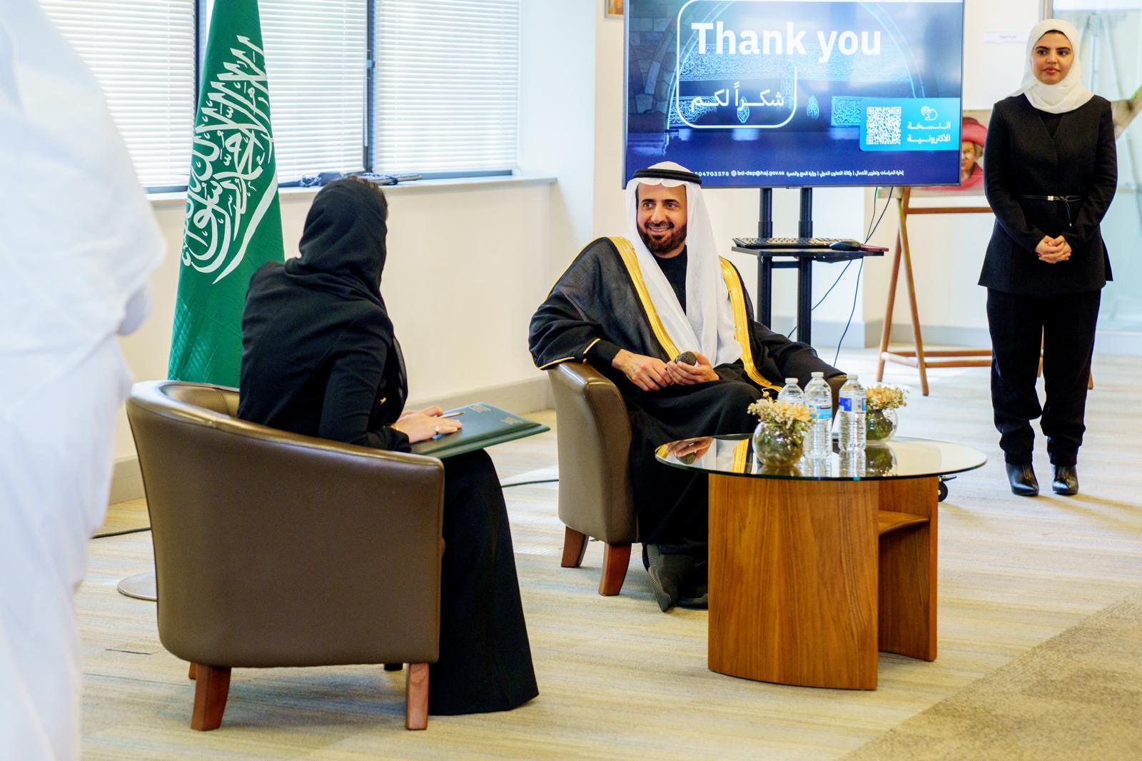 لقاء وزير الحج مع الطلبة في لندن ابريل 2025 صورة 2