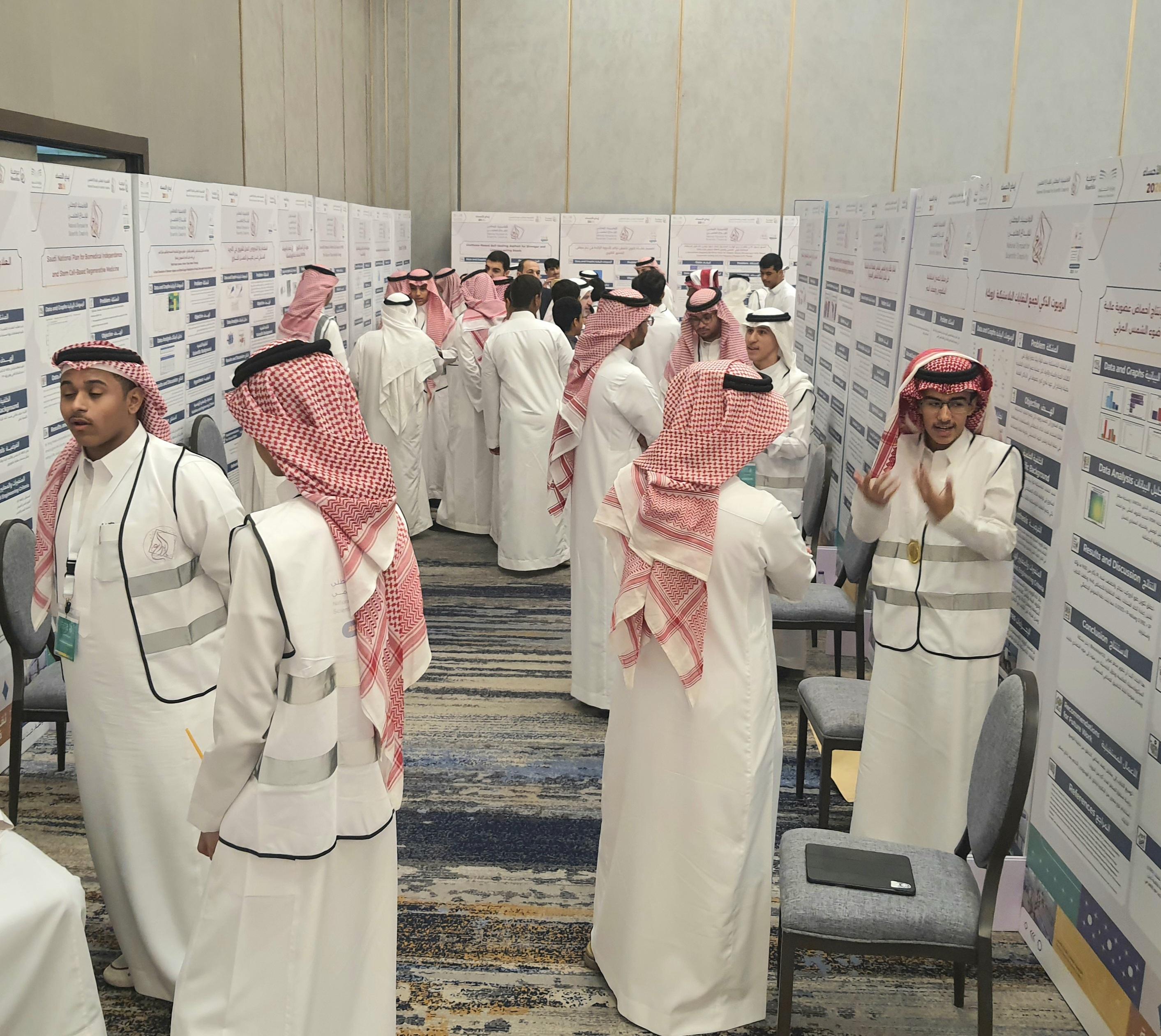 طلبة الأحساء يقدمون 125 بحث علمي محكّم في معرض " إبداع 2026 "