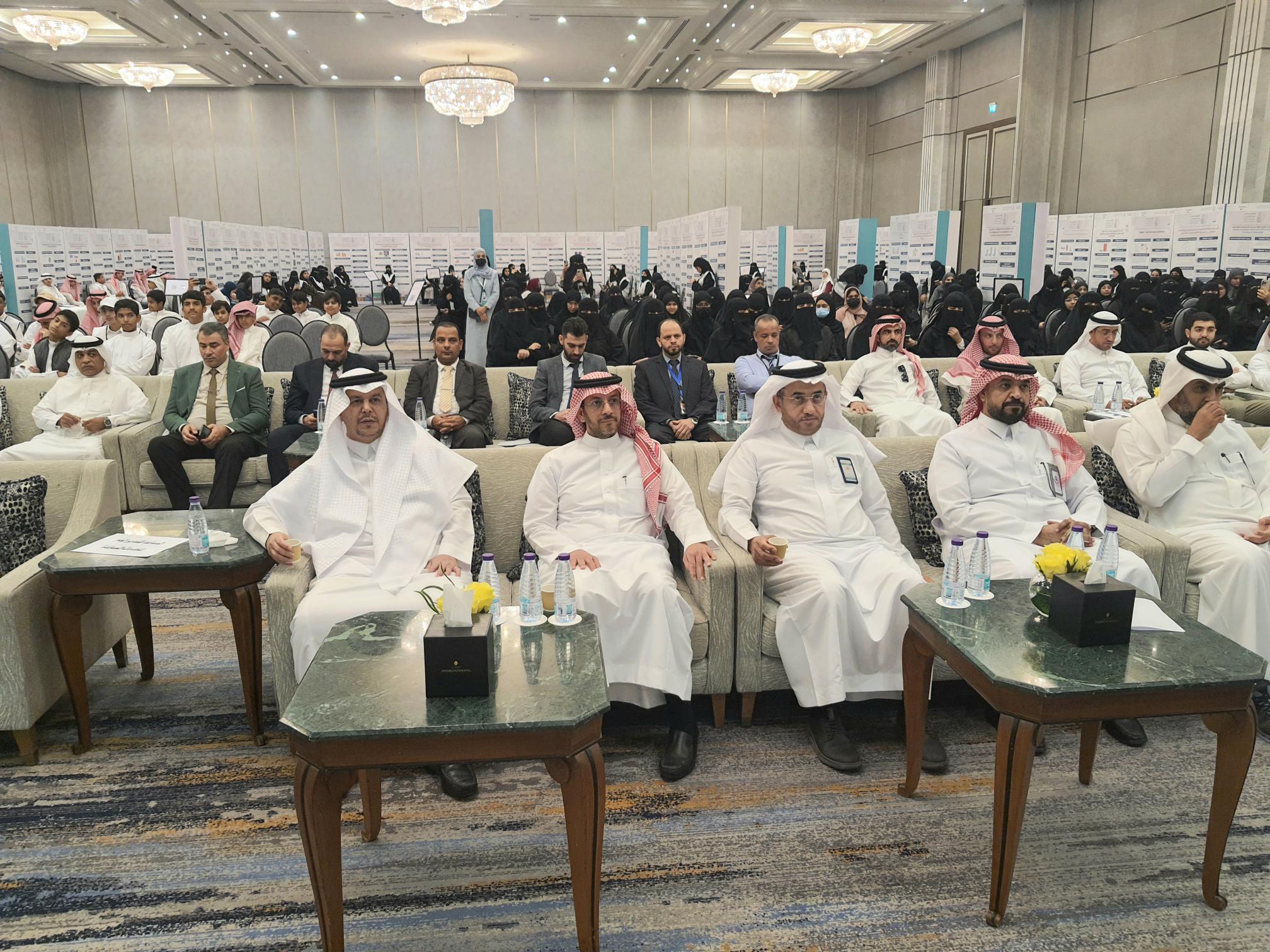 طلبة الأحساء يقدمون 125 بحث علمي محكّم في معرض " إبداع 2026 "