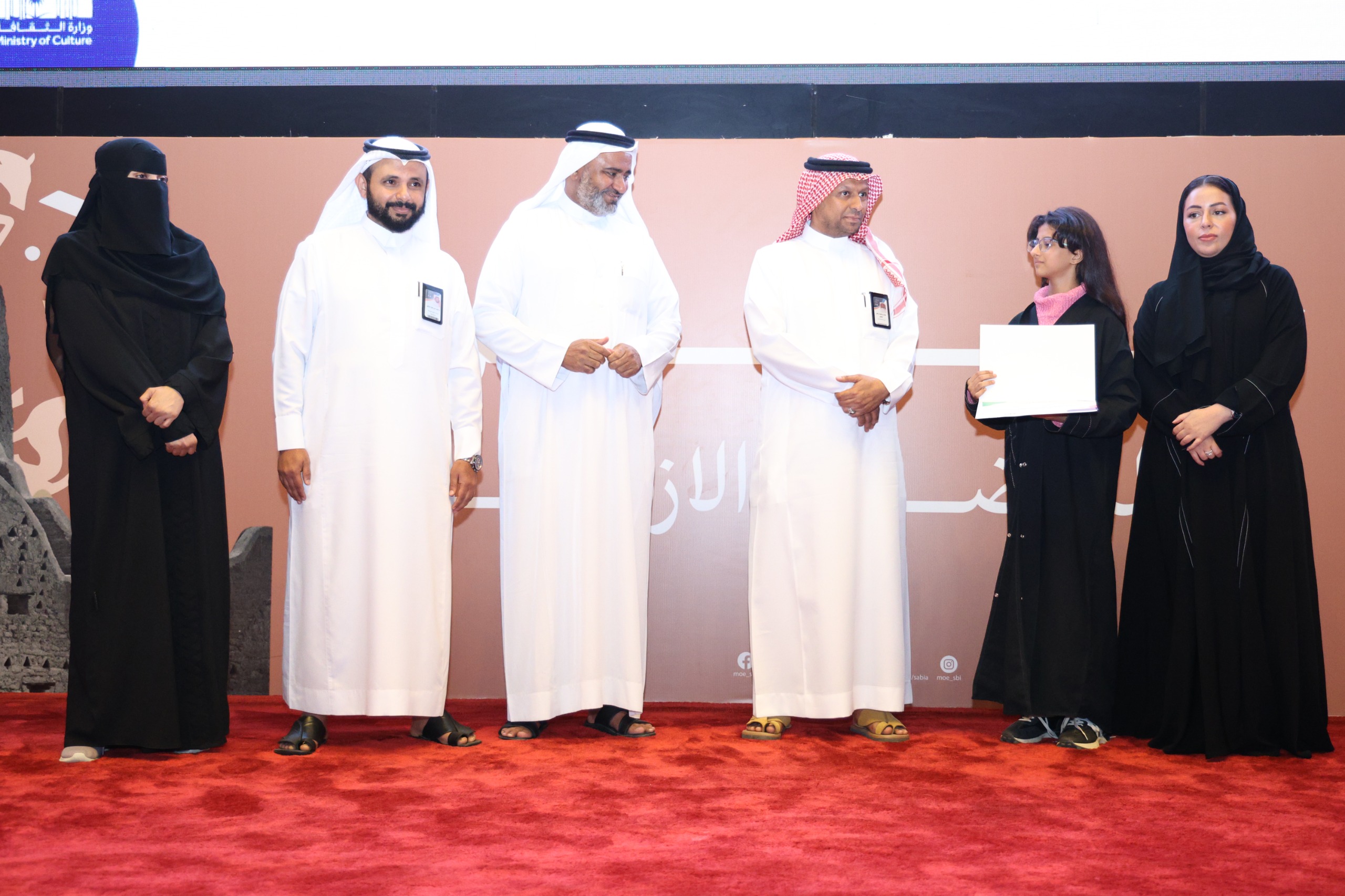 تكريم الطلبة الفائزين في مسابقة المهارات الثقافيّة بتعليم جازان 