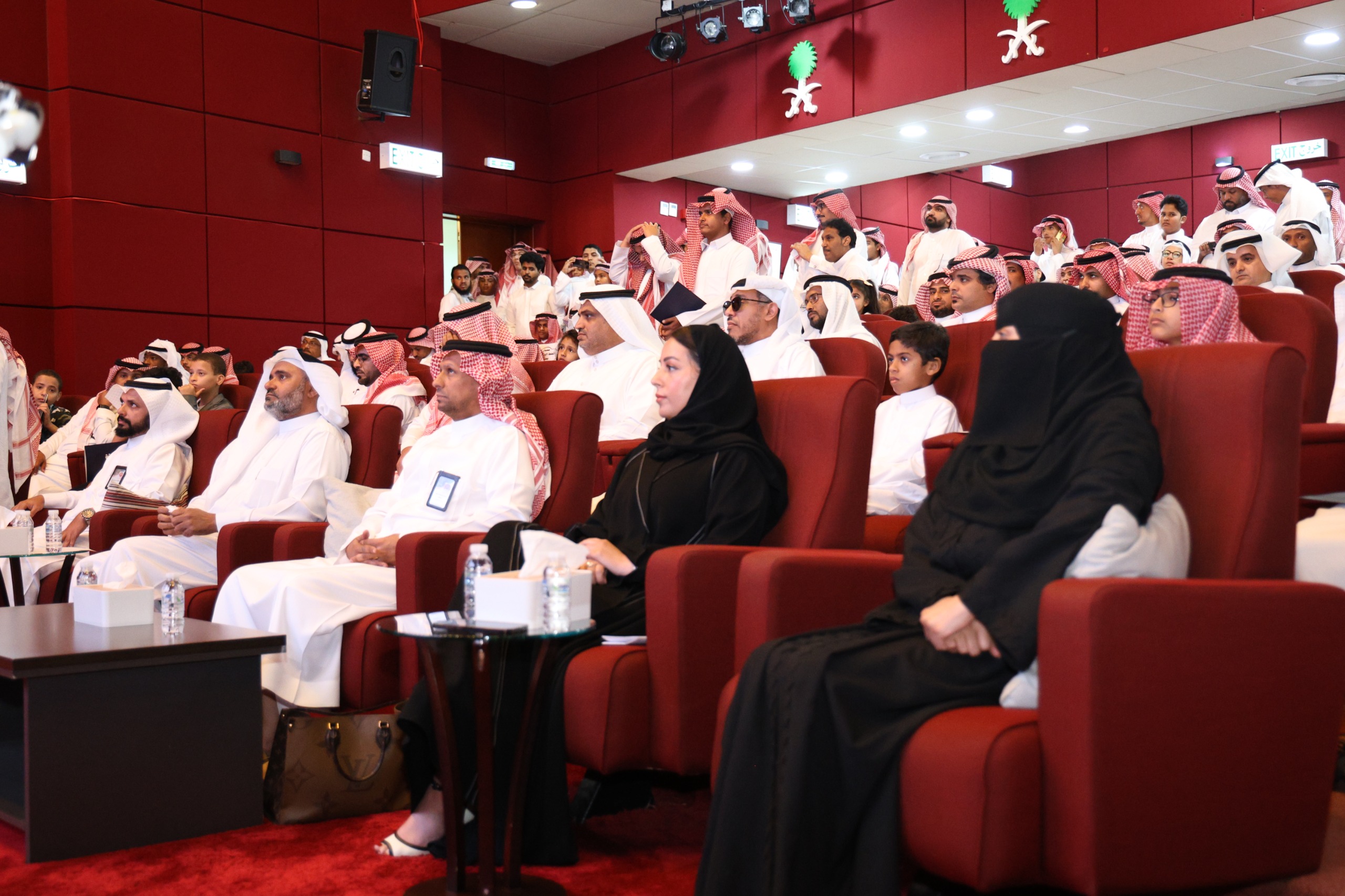 تكريم الطلبة الفائزين في مسابقة المهارات الثقافيّة بتعليم جازان 