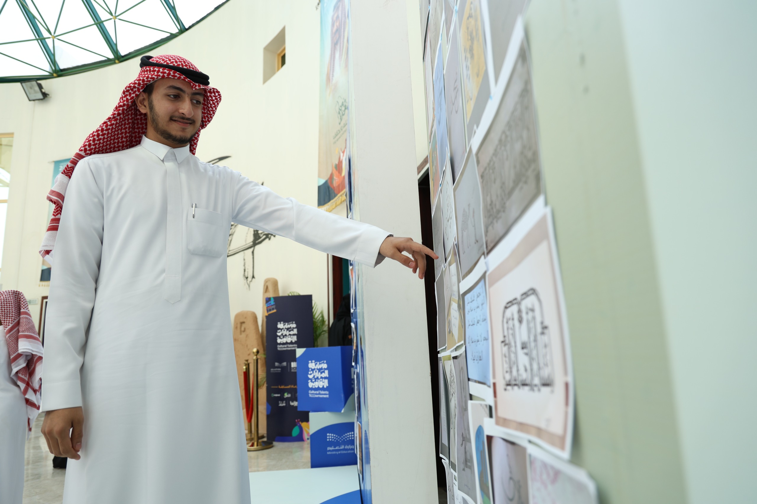 تكريم الطلبة الفائزين في مسابقة المهارات الثقافيّة بتعليم جازان 