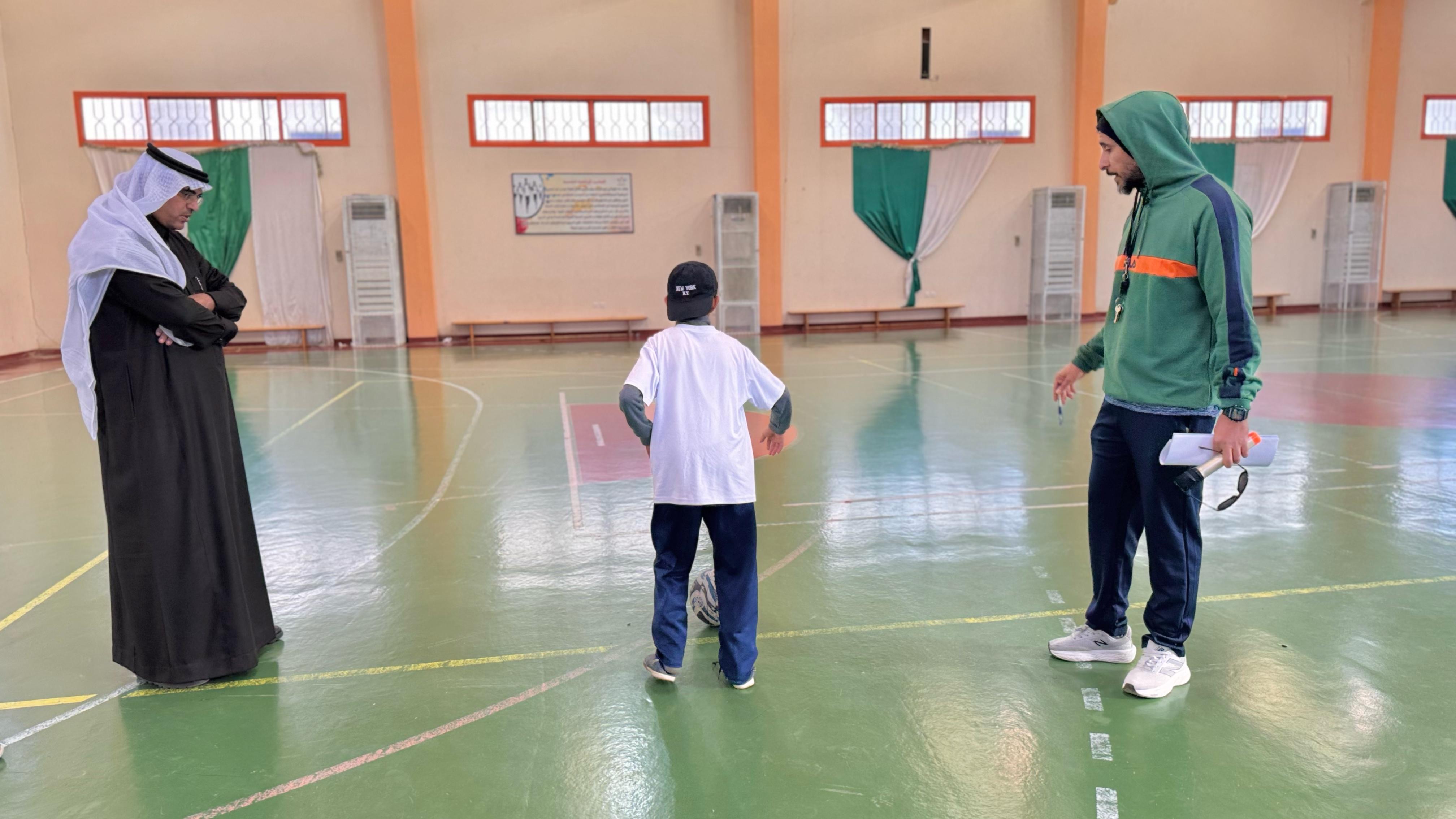 في إطار دعم المدارس  والوقوف على سير الدراسة، مدير عام تعليم الطائف يزور عدداً من المدارس