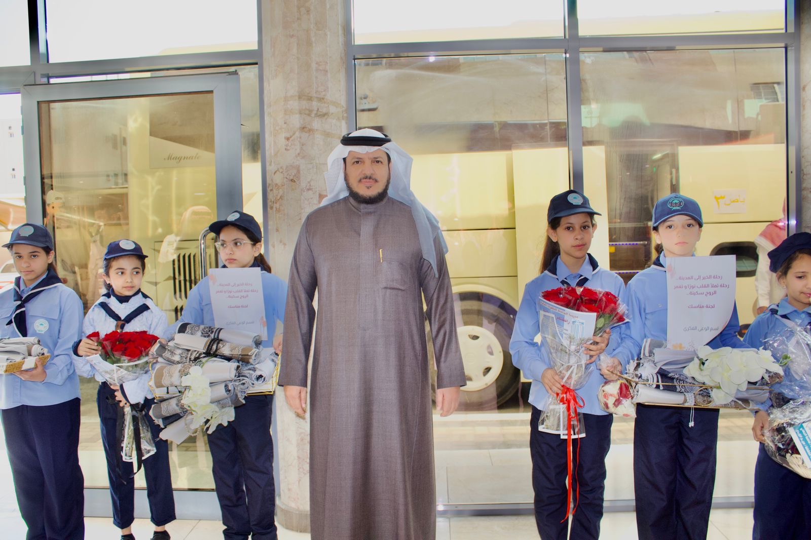 تعليم الطائف" تُنفِّذ برنامج "زيارة " لـ80 حارس مدرسة ومستخدم وعوائلهم ممن لم يسبق لهم أداؤها ومَنْ أوشك على مرحلة التقاعد تقديرًا وعرفانًا لهم