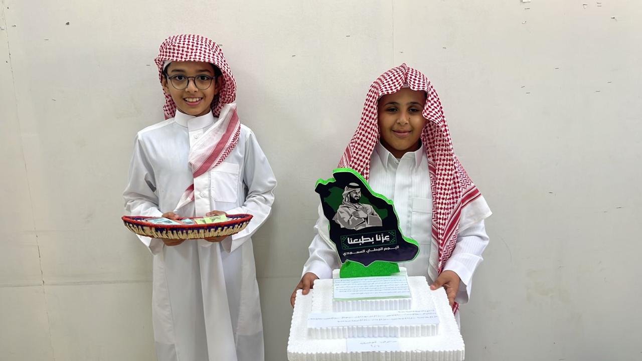 لوحات فنية ترسم مشاعر طلبة مدارس تعليم الطائف  باليوم الوطني الـ 95