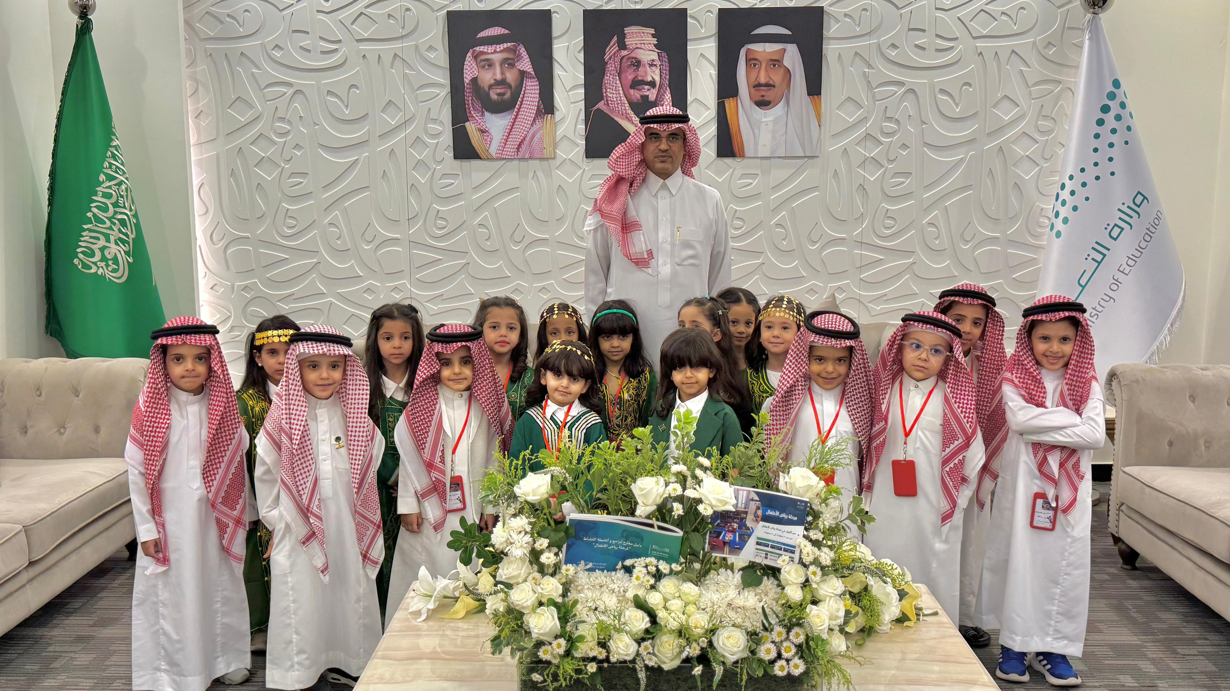 تعليم الطائف يناقش تحسين البيئة التعليمية وتعزيز الأمن والسلامة في المدارس