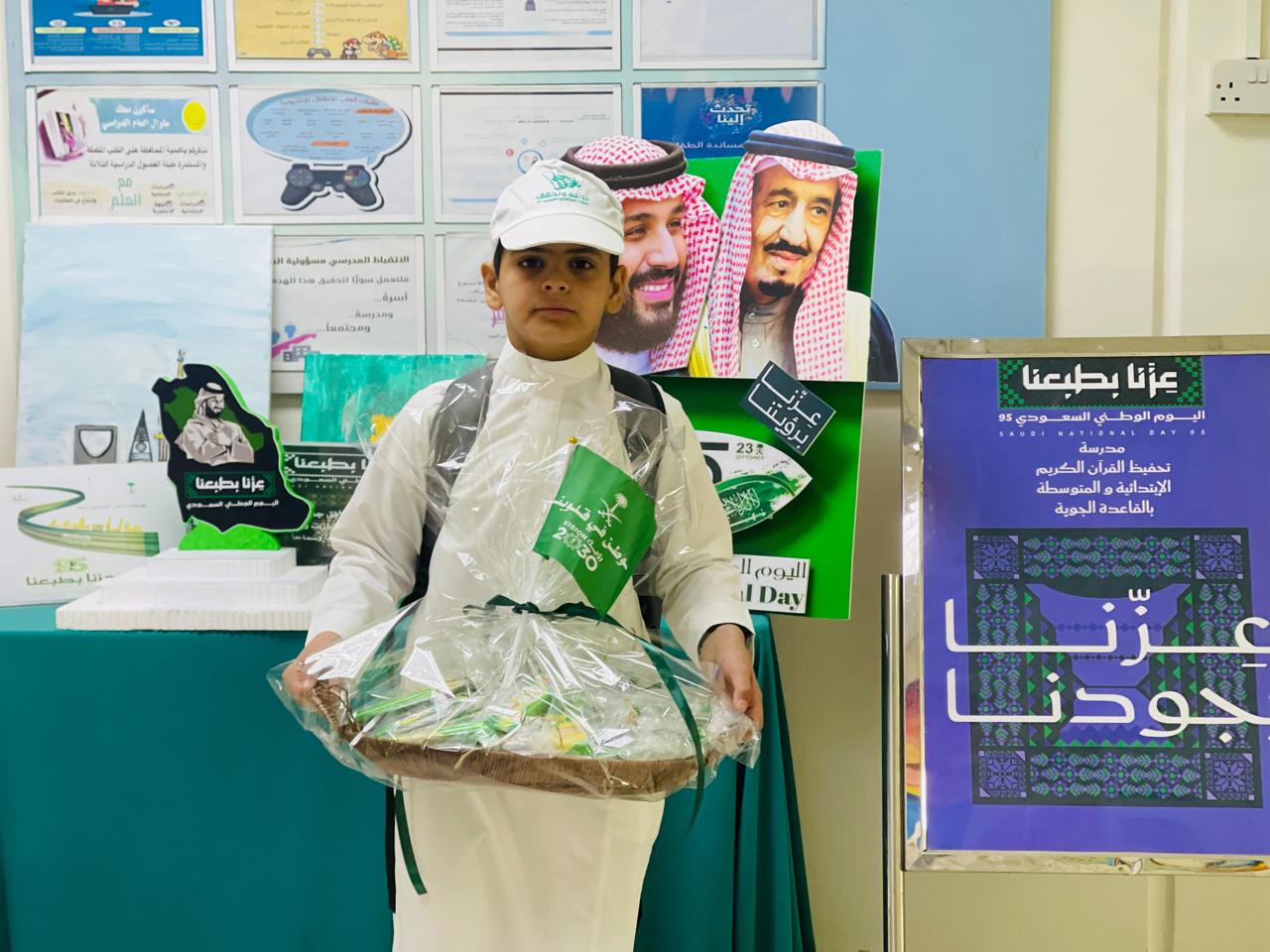 لوحات فنية ترسم مشاعر طلبة مدارس تعليم الطائف  باليوم الوطني الـ 95