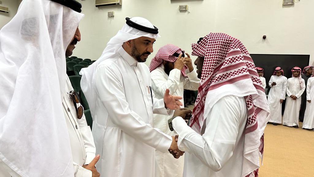 برنامج #العرضة_السعودية والمُقام في مدرسة المعهد العلمي بمحايل 