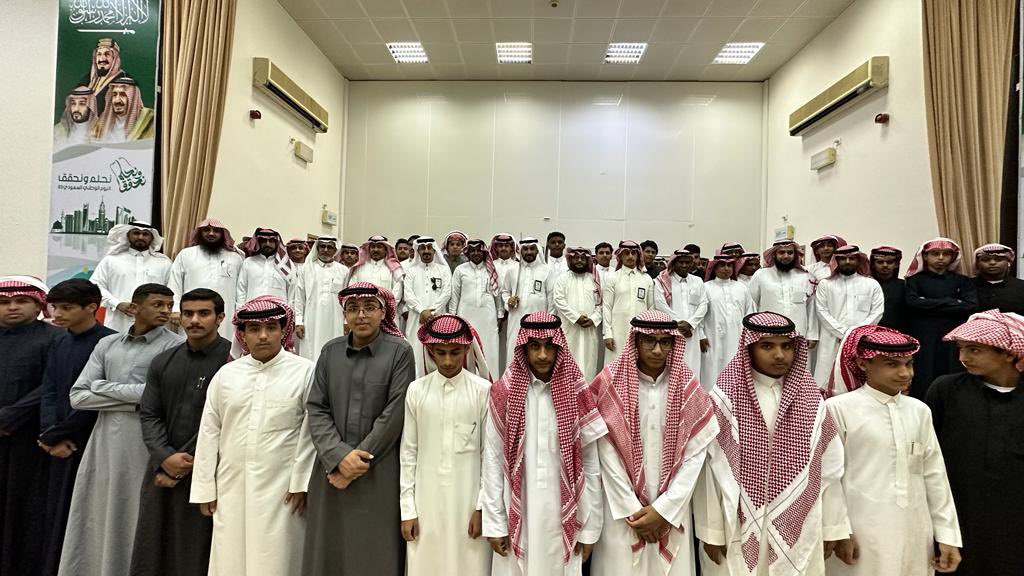برنامج #العرضة_السعودية والمُقام في مدرسة المعهد العلمي بمحايل 