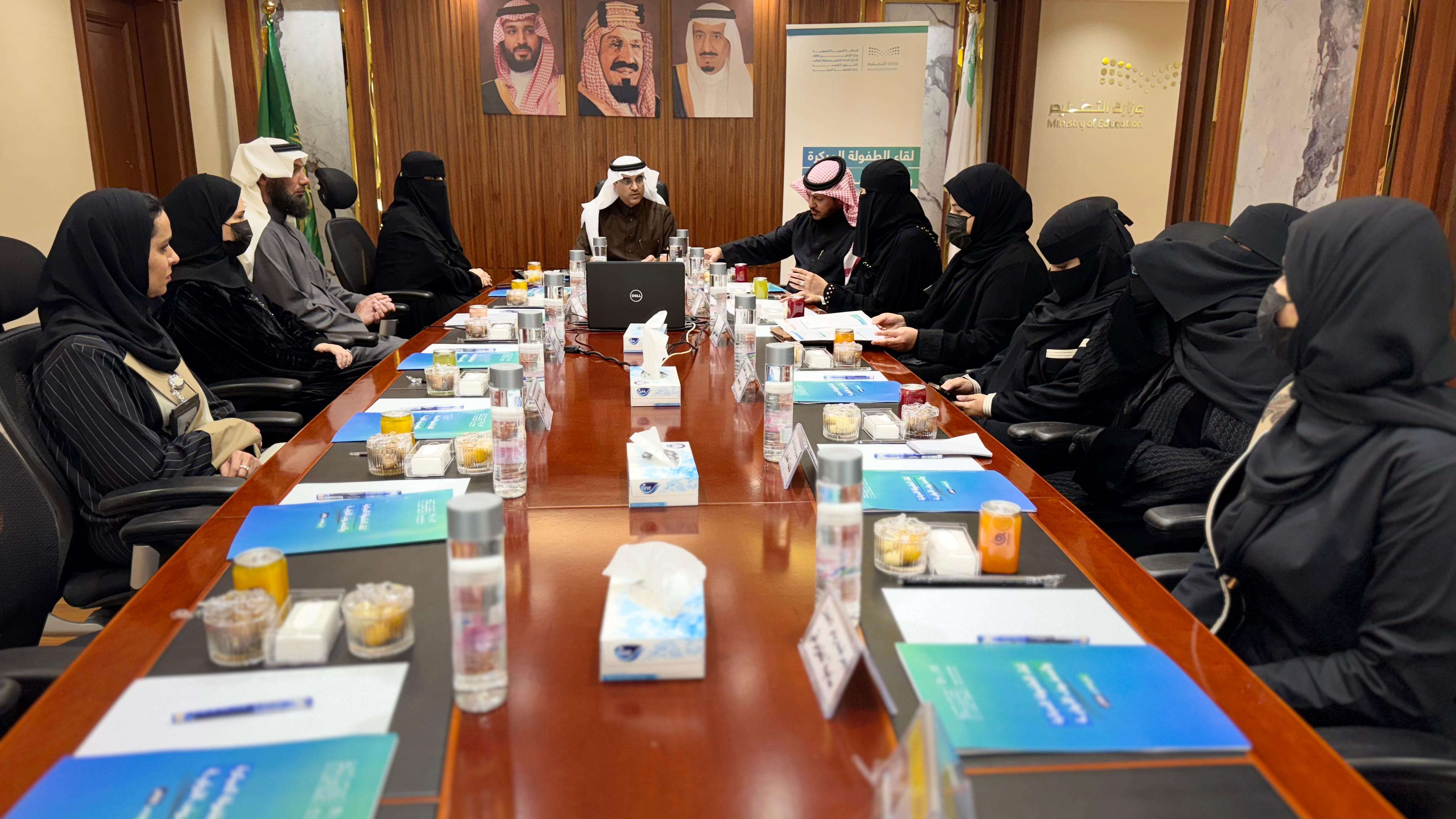 مساعد وكيل الوزارة للطفولة المبكرة تزور تعليم الطائف 