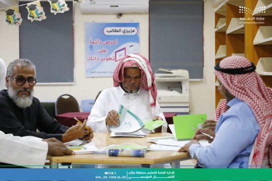مدير عام تعليم جازان يتابع الرحلة التعليمية لدارسي الحملة الصيفية للتوعية ومحو الأمية