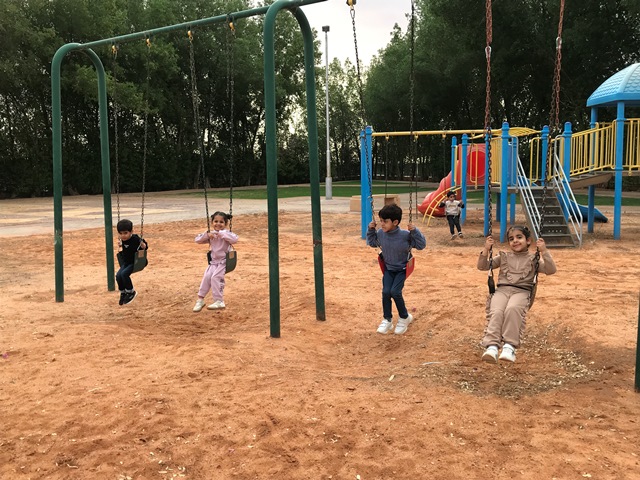 أطفال الروضة الأولى بأشيقر في رحلة للحديقة 