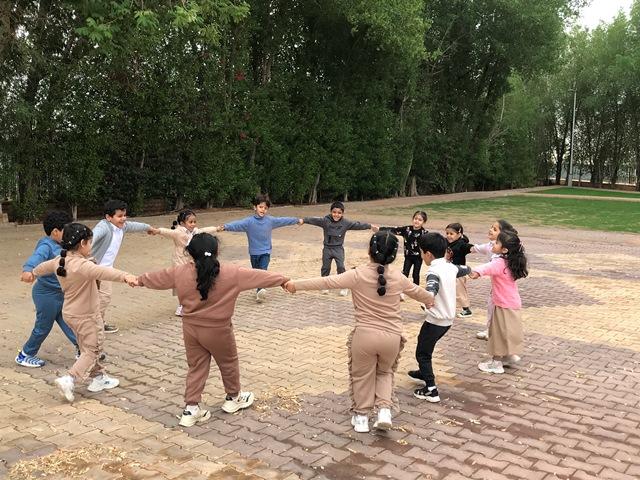 أطفال الروضة الأولى بأشيقر في رحلة للحديقة 