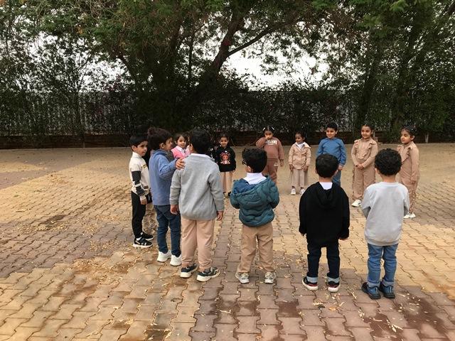 أطفال الروضة الأولى بأشيقر في رحلة للحديقة 