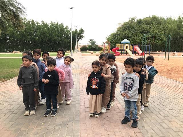 أطفال الروضة الأولى بأشيقر في رحلة للحديقة 