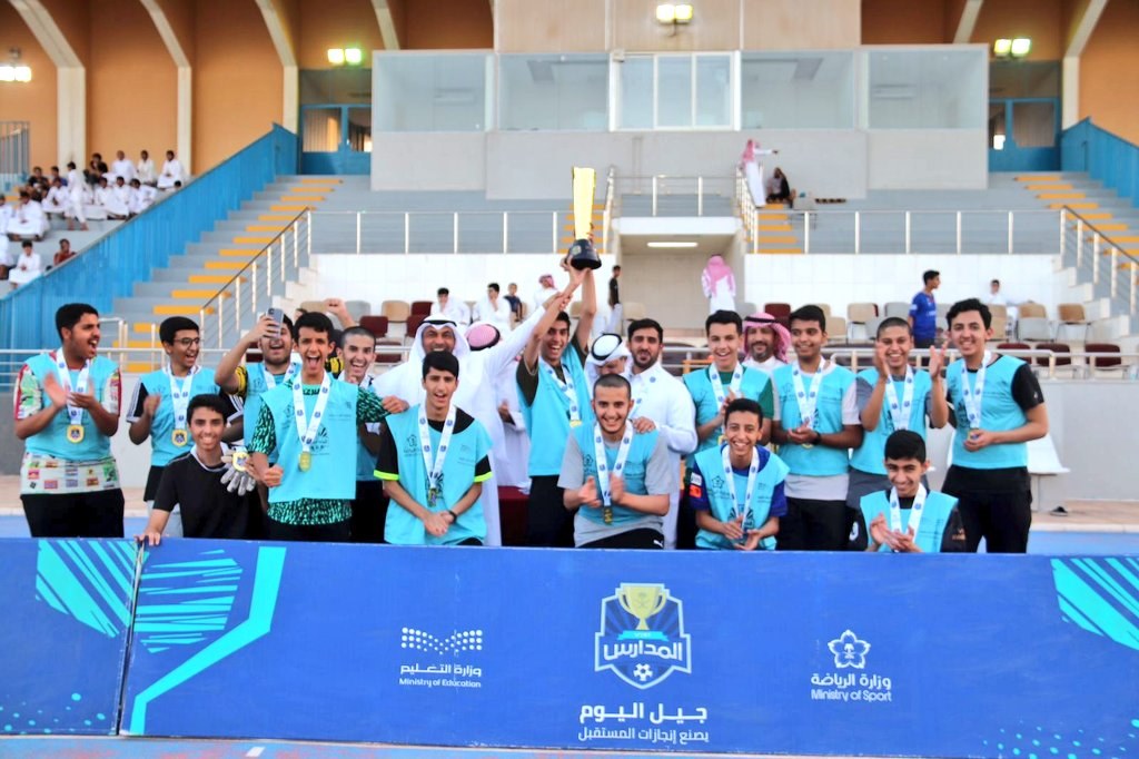 ملعب تعليم عنيزة 