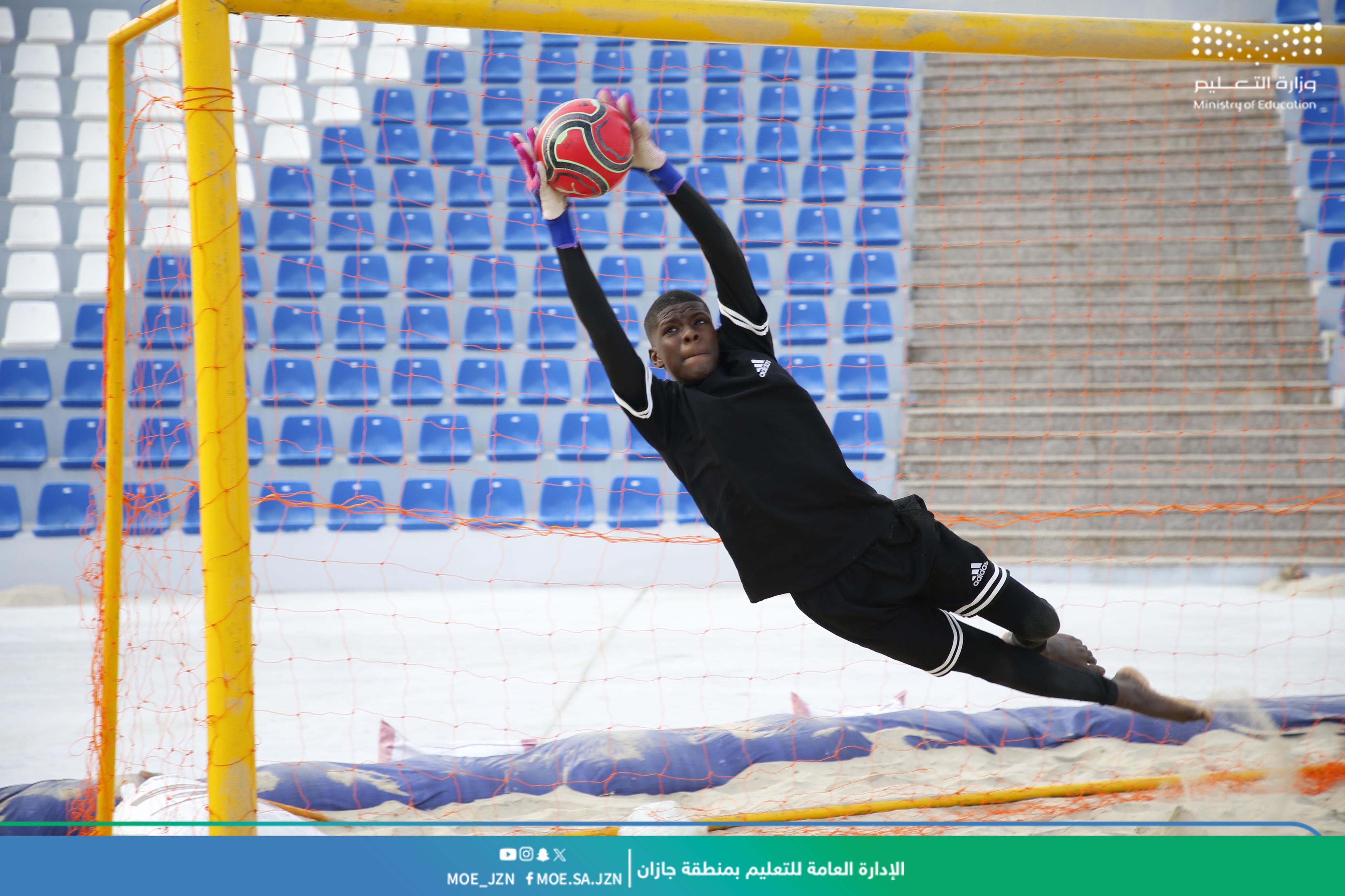 انطلاق بطولة التعليم للرياضات الشاطئية لكرتي القدم والطائرة على مستوى المملكة في تعليم جازان