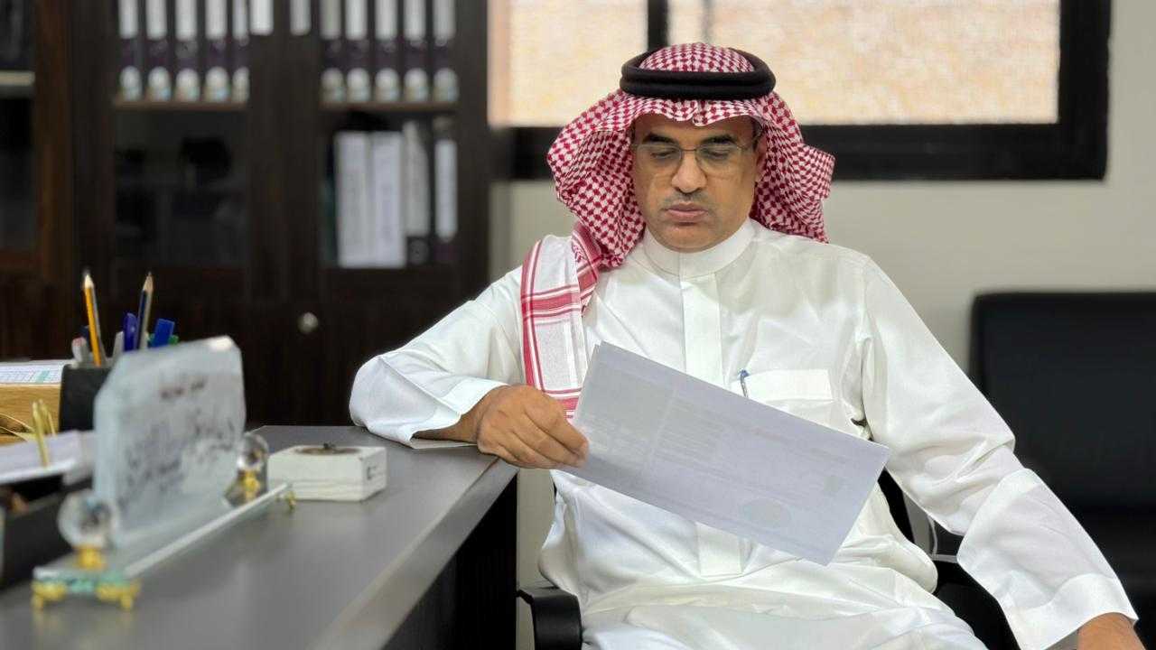 للدعم والمساندة.. "مدير تعليم الطائف" يشارك طلاب ابتدائية المثناه يومهم الدراسي،