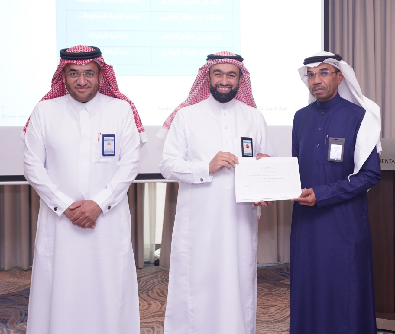 مدير تعليم الأحساء  يكرّم القيادات الواعدة ويؤكد بأن الانضباط هو شعار رفع الإنتاجية