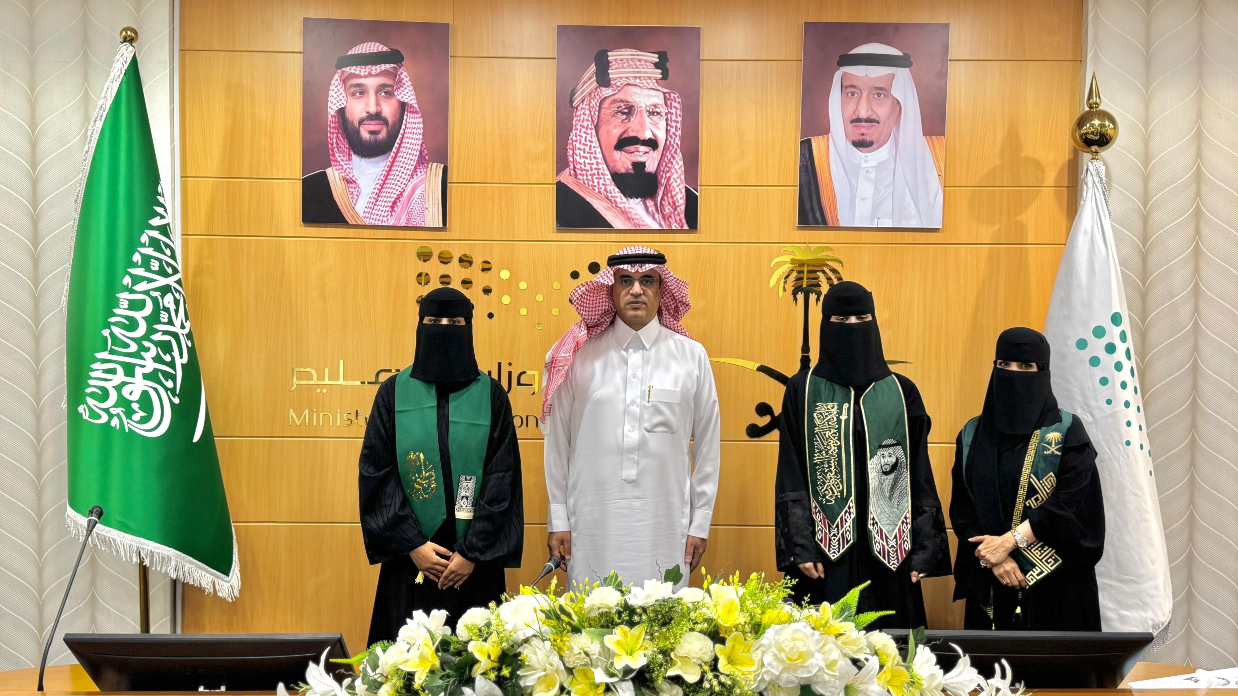 تعليم الطائف يناقش تحسين البيئة التعليمية وتعزيز الأمن والسلامة في المدارس