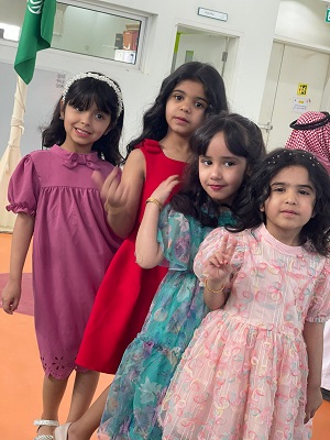 معايدة أطفال الروضة السابعة بشقراء