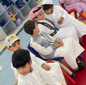 معايدة أطفال الروضة السابعة بشقراء