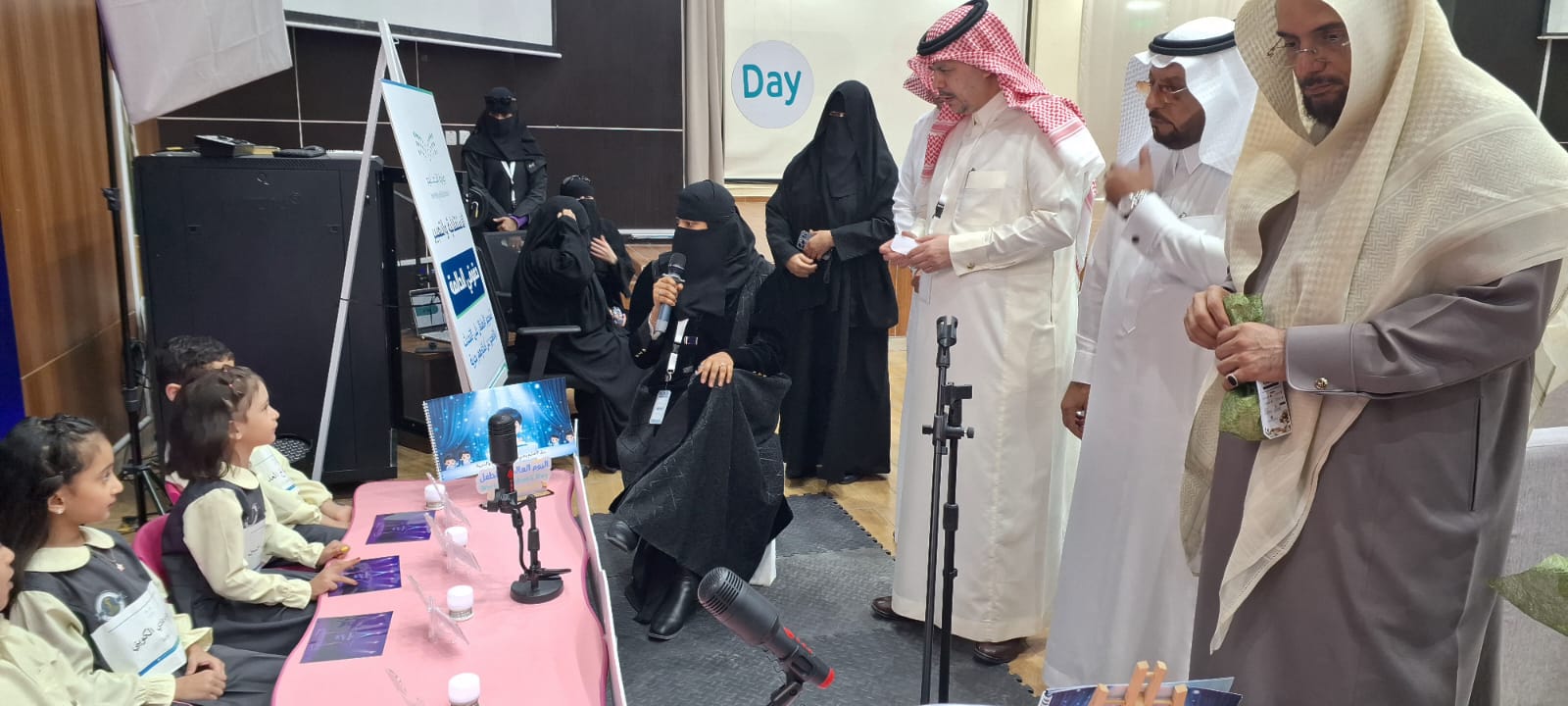 تعليم الأحساء يحتفي باليوم العالمي للطفل