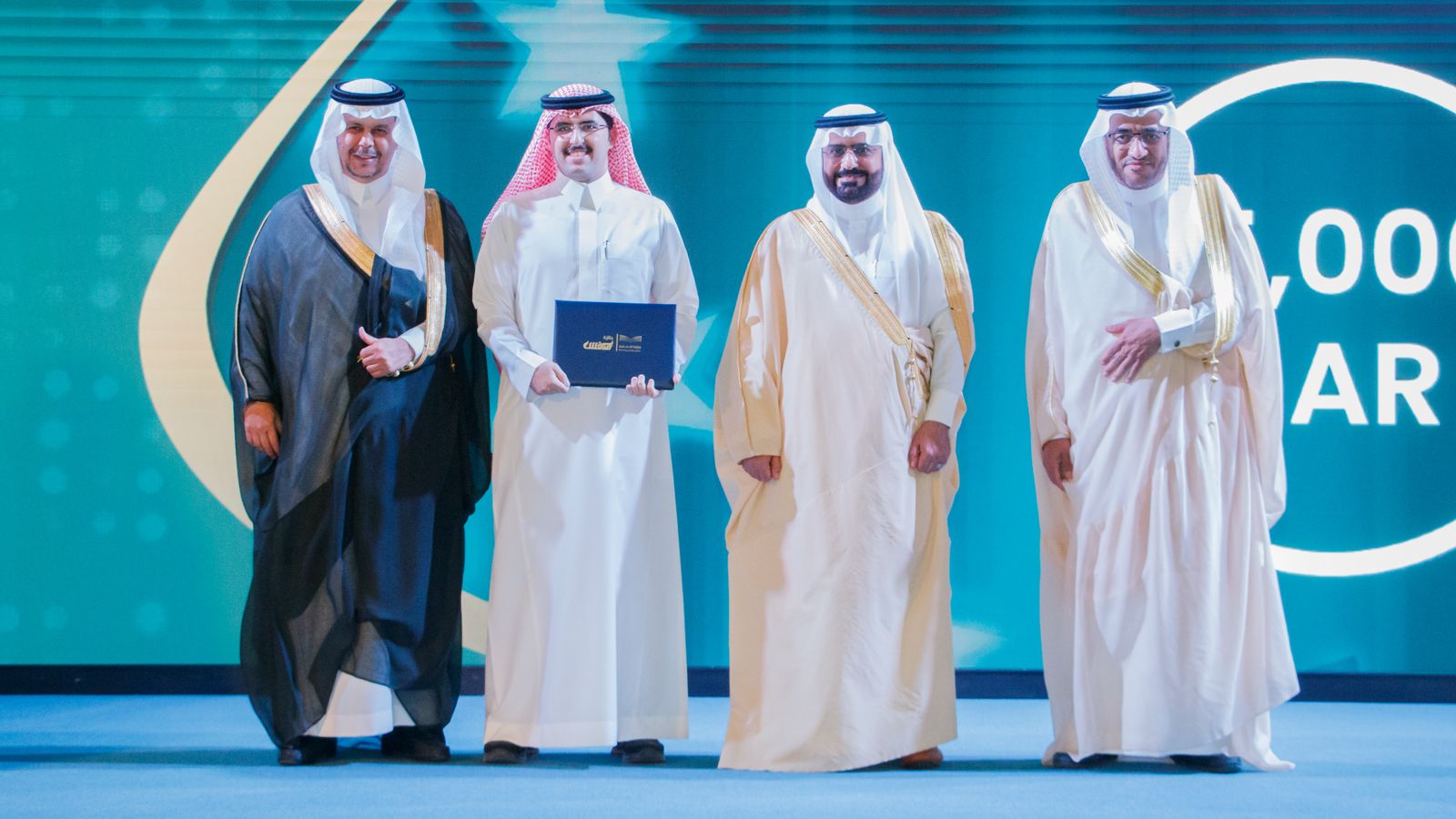 برعاية محافظ الأحساء.. وكيل المحافظة يكرّم 78 طالبًا وطالبة فائزين بجائزة “منافس”