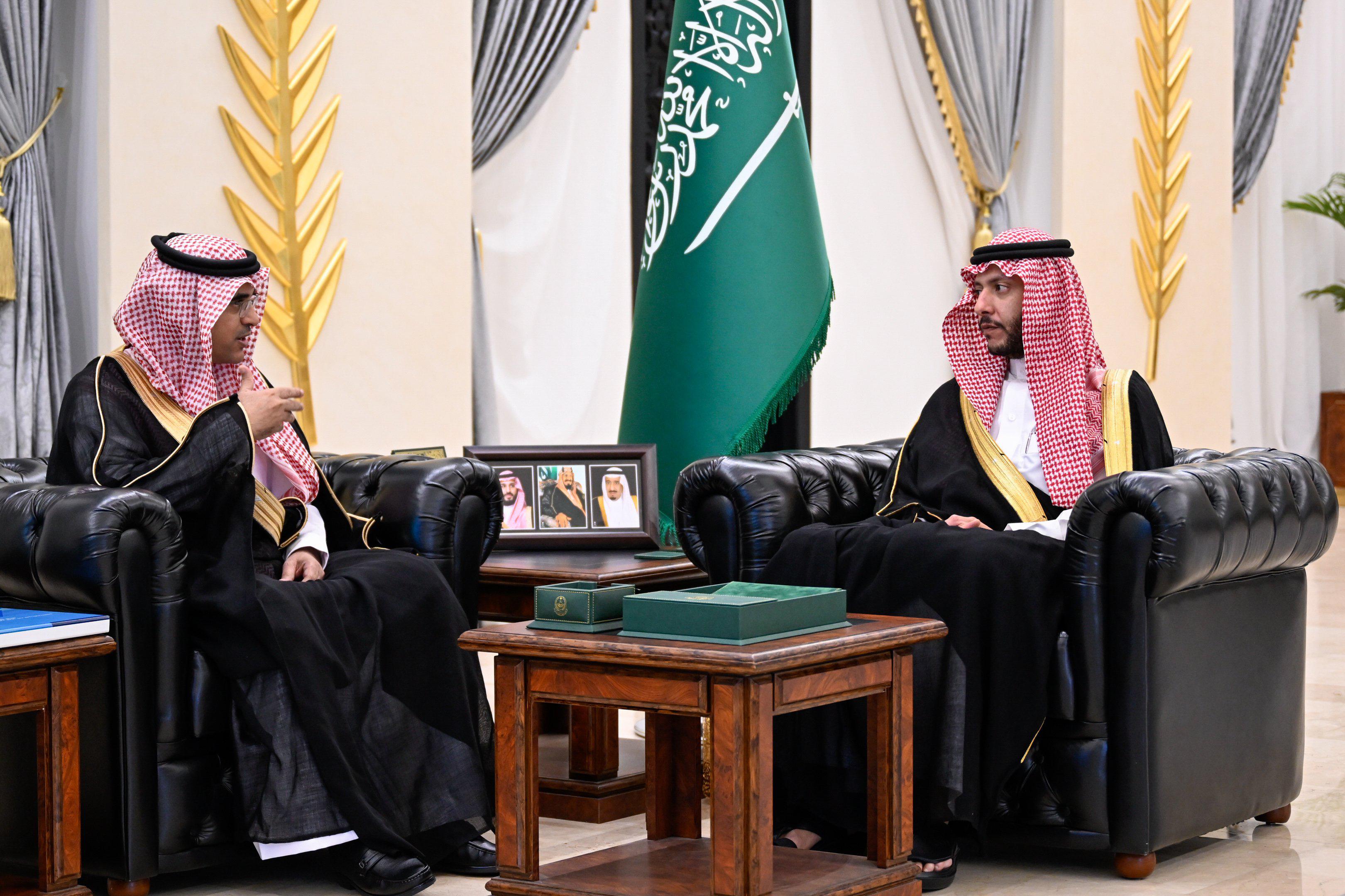 سمو مُحافظ الطائف يطّلع على التقرير الشامل لأداء إدارة تعليم الطائف خلال عام 2025