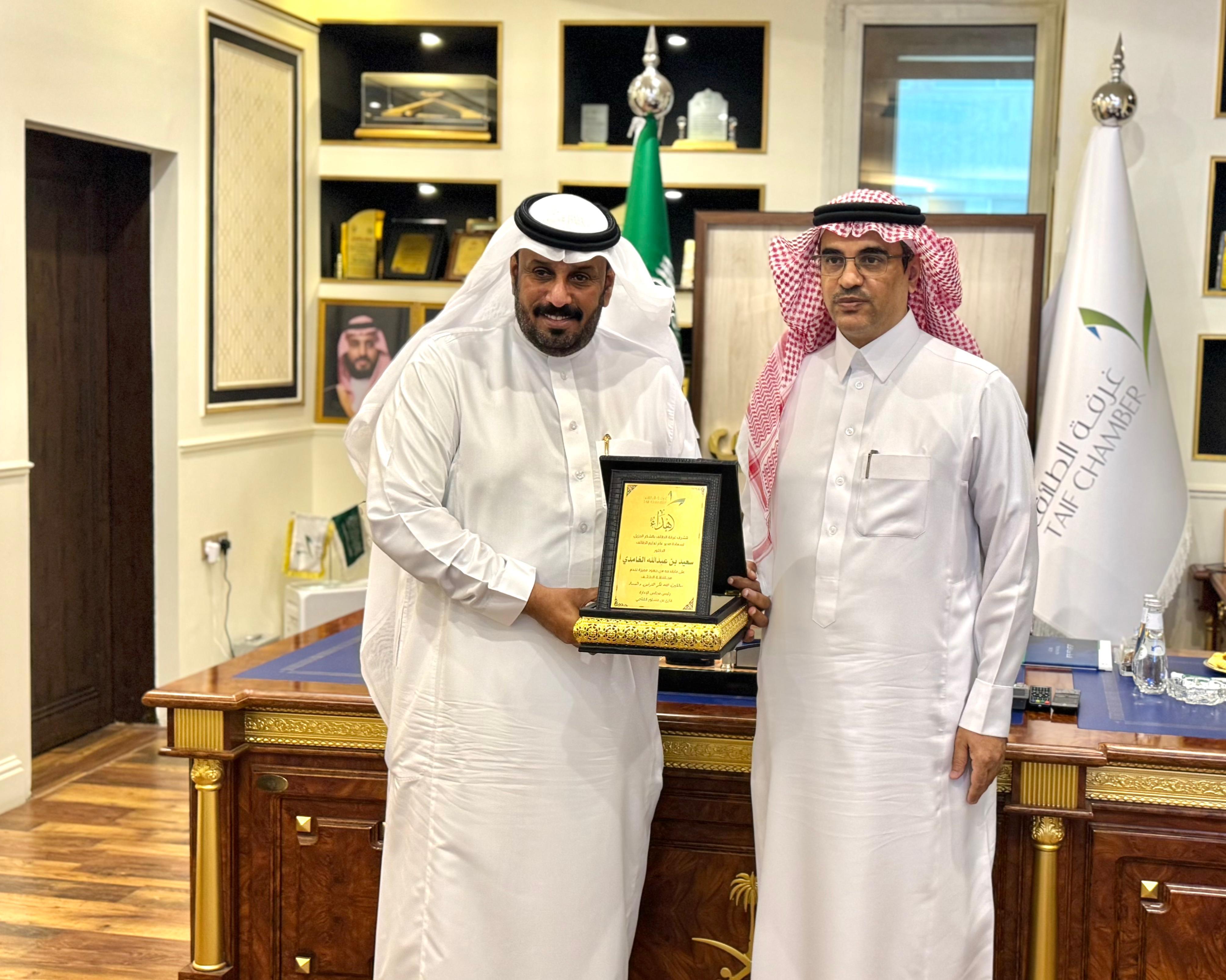 "تعليم الطائف" يستعرض دعم الاستثمار في التعليم مع الغرفة التجارية لتحقيق الاستدامة