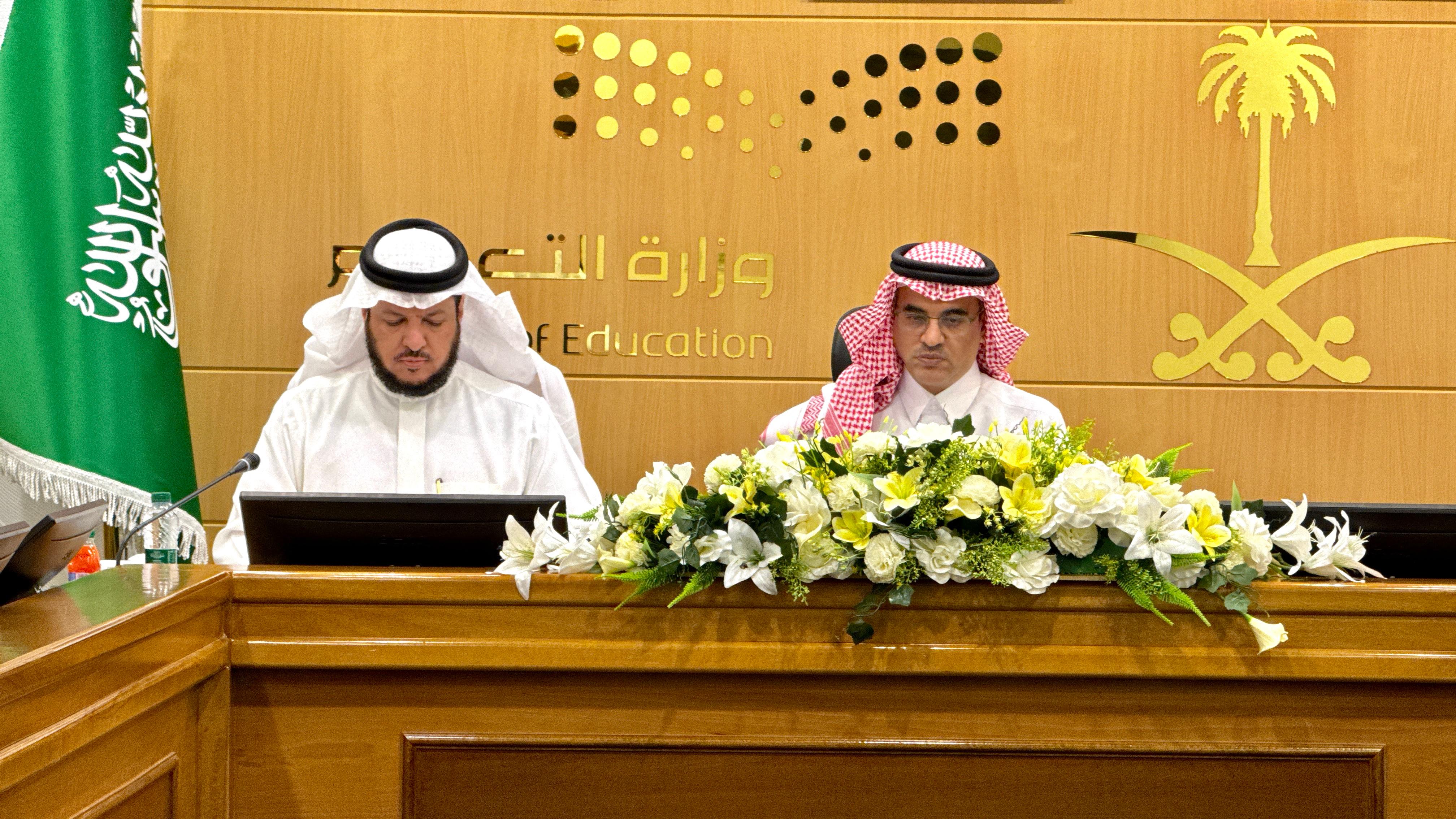 تعليم الطائف يستعرض خطة الالتزام و الانضباط المدرسي ويشيد بتعاون الأسر والمجتمع