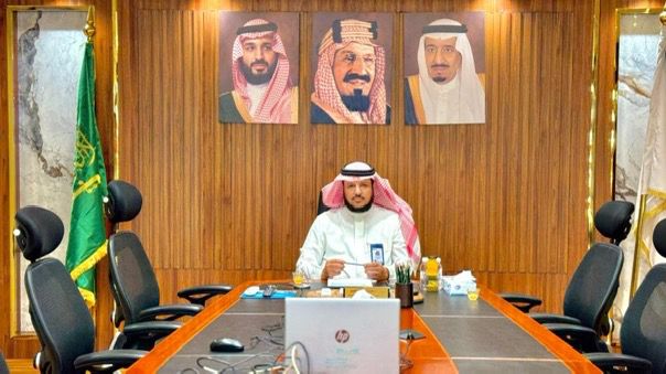 ​  المساعد التعليمي في الطائف يشهد درساً تطبيقياً عن بعد