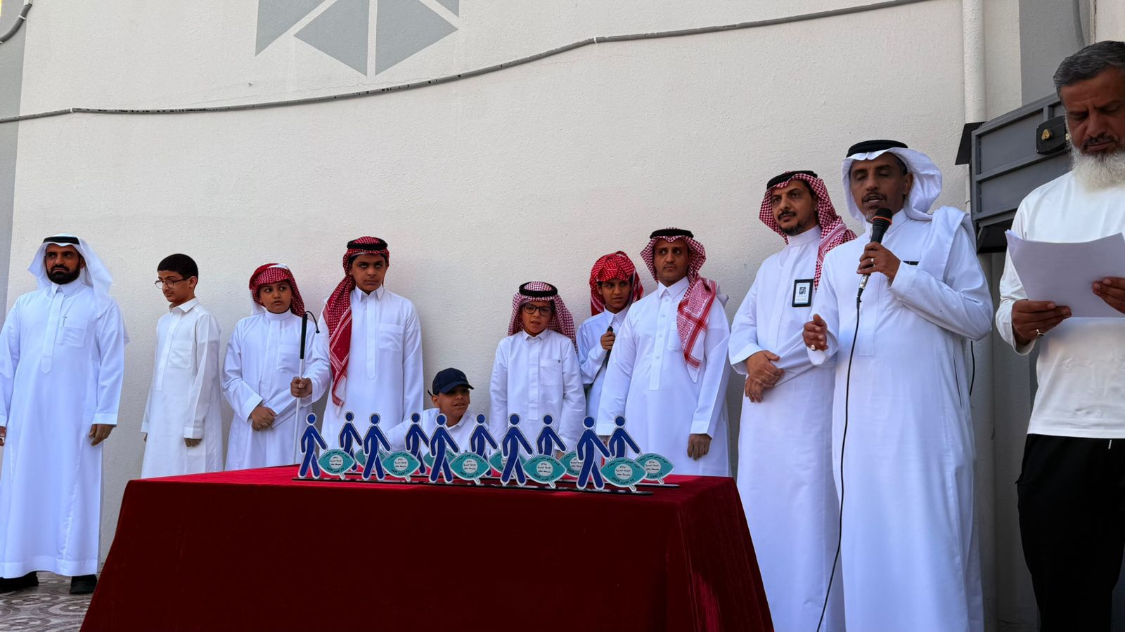 مدارس تعليم الطائف تحتفي باليوم العالمي للعصا البيضاء تحت شعار "نراكم بقلوبنا"