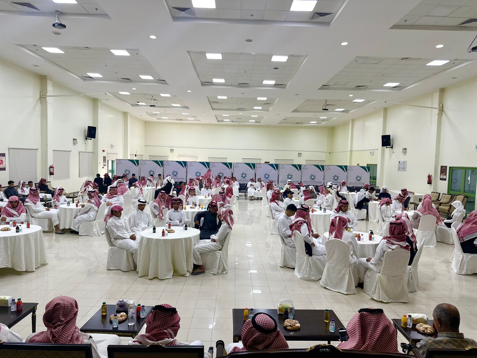 150 طالباً في تعليم الطائف يزورون الكلية التقنية  في اطار الارشاد المهني