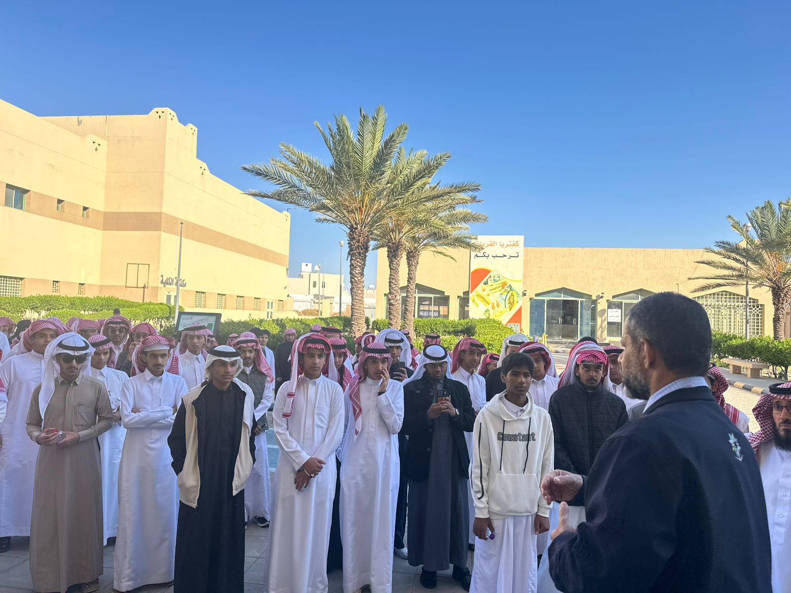 150 طالباً في تعليم الطائف يزورون الكلية التقنية  في اطار الارشاد المهني