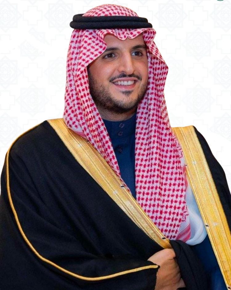 مدير تعليم الطائف يهنئ صاحب السمو الملكي الأمير فواز بن سلطان بن عبدالعزيز بمناسبة تعيينه محافظاً للطائف