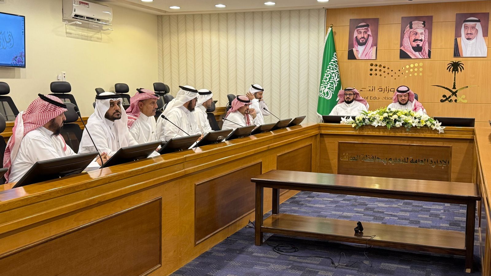  تعليم الطائف يكرم اللجان المشاركة في ملتقى التهيئة لسوق العمل 