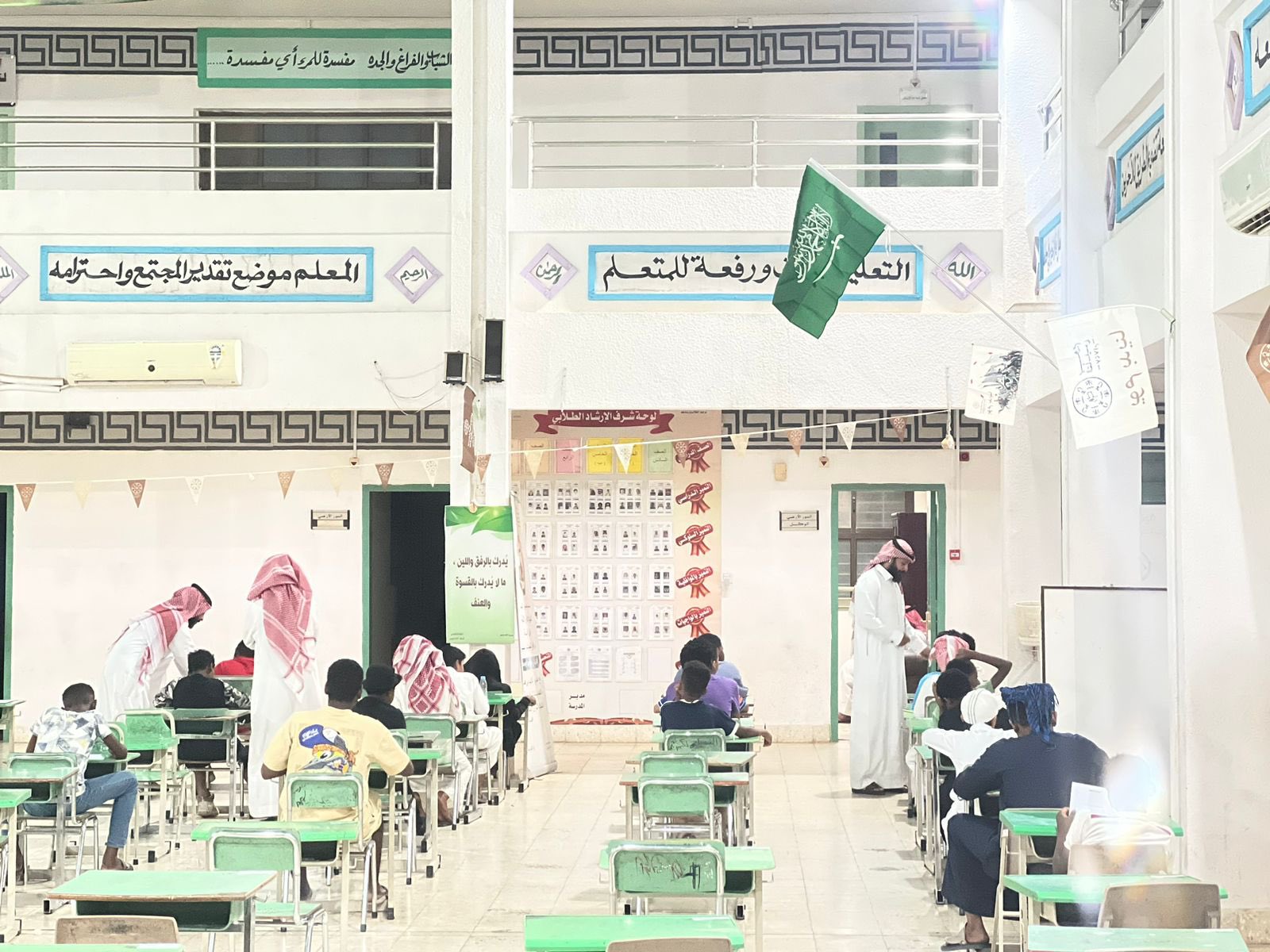 صور  | ​​جانب من تأدية طلاب مدارس التعليم المستمر بتعليم شقراء اختبارات الفصل الدراسي الثالث للعام الدراسي 1445هـ.