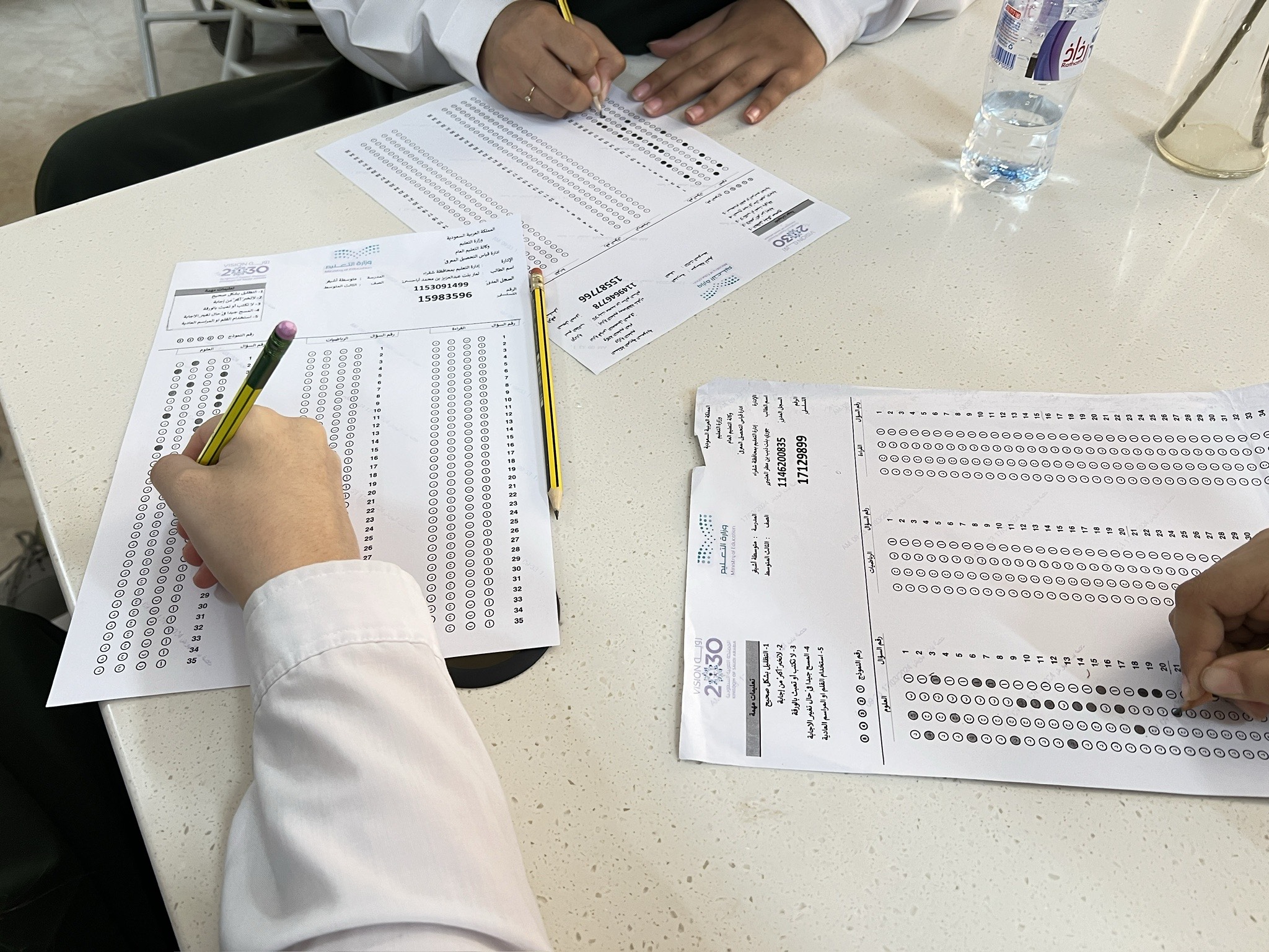 تدريب طالبات الصف الثالث المتوسط على نماذج نافس في متوسطة و ثانوية أشيقر