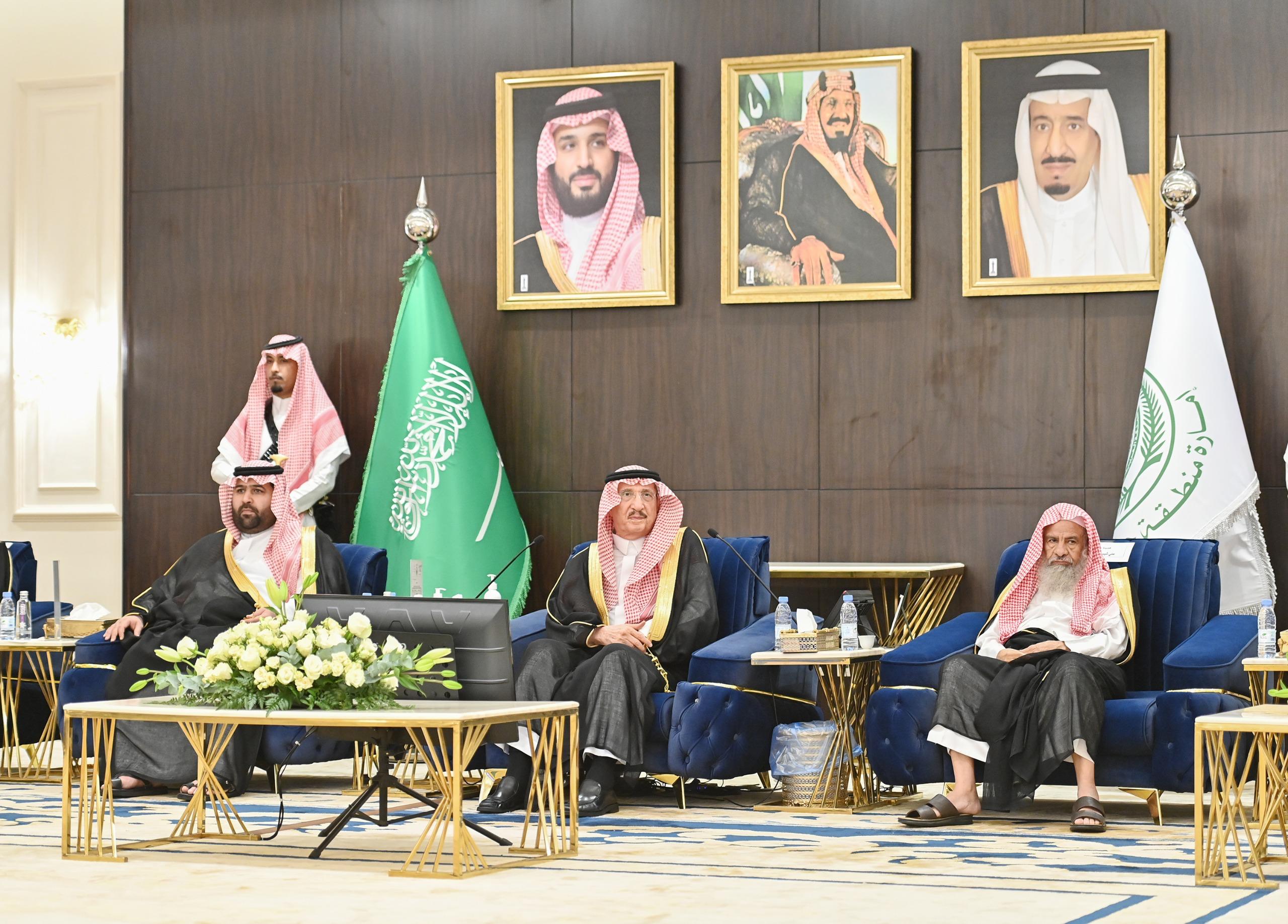 سمو أمير منطقة جازان يكرم 20 متميزًا ومتميزة ضمن مبادرة "منافس"2023م