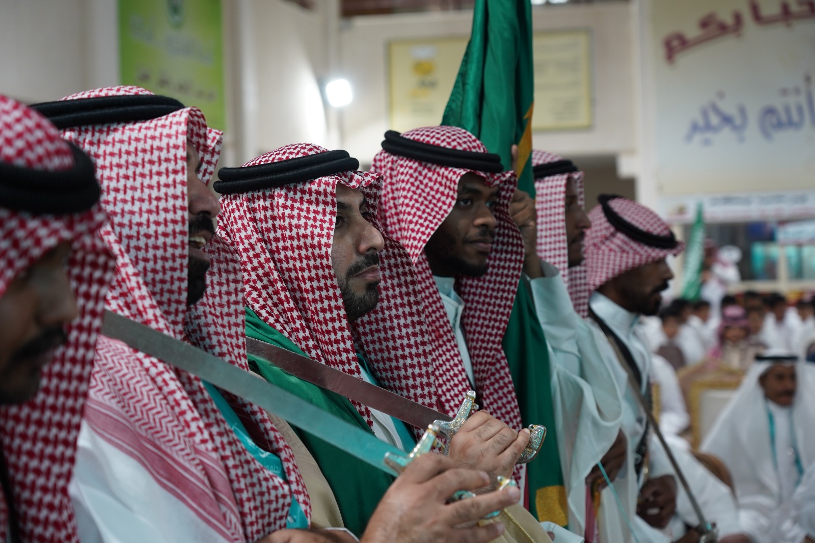 إدارة تعليم عنيزة تحتفل باليوم الوطني 94 بحضور محافظ عنيزة