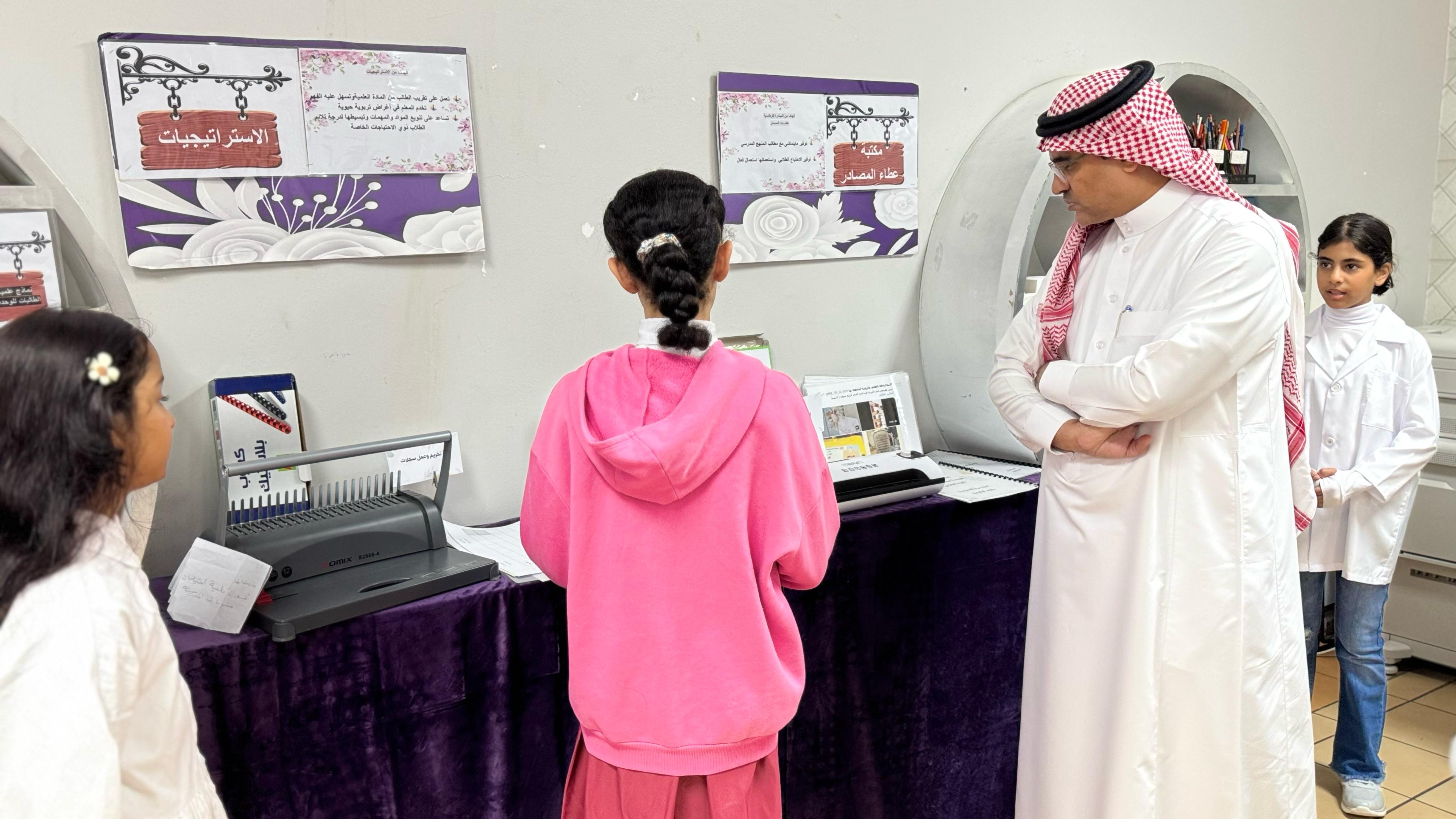 مدير عام تعليم الطائف يطلع على مبادرات الابتدائية 66 والروضة 12  شملت مجالات تعليمية وتربوية مختلفة مثل المعمل المتنقل ومطعم الروضة 