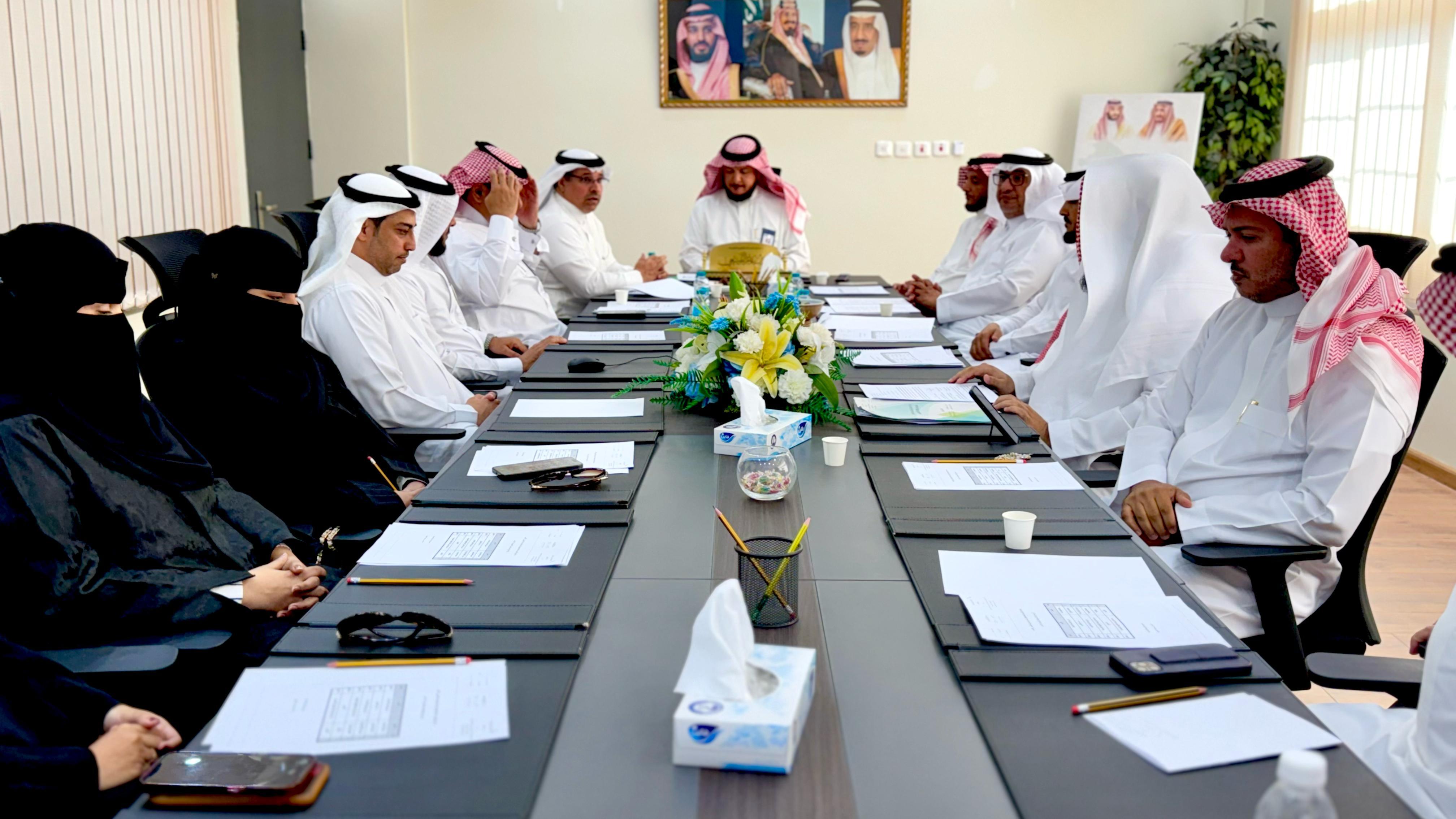 تعليم الطائف  يعقد اجتماعًا تحضيريًا لتكريم المشاركين في مبادرة دراسة قياس الأداء في إدارة تنمية القدرات 