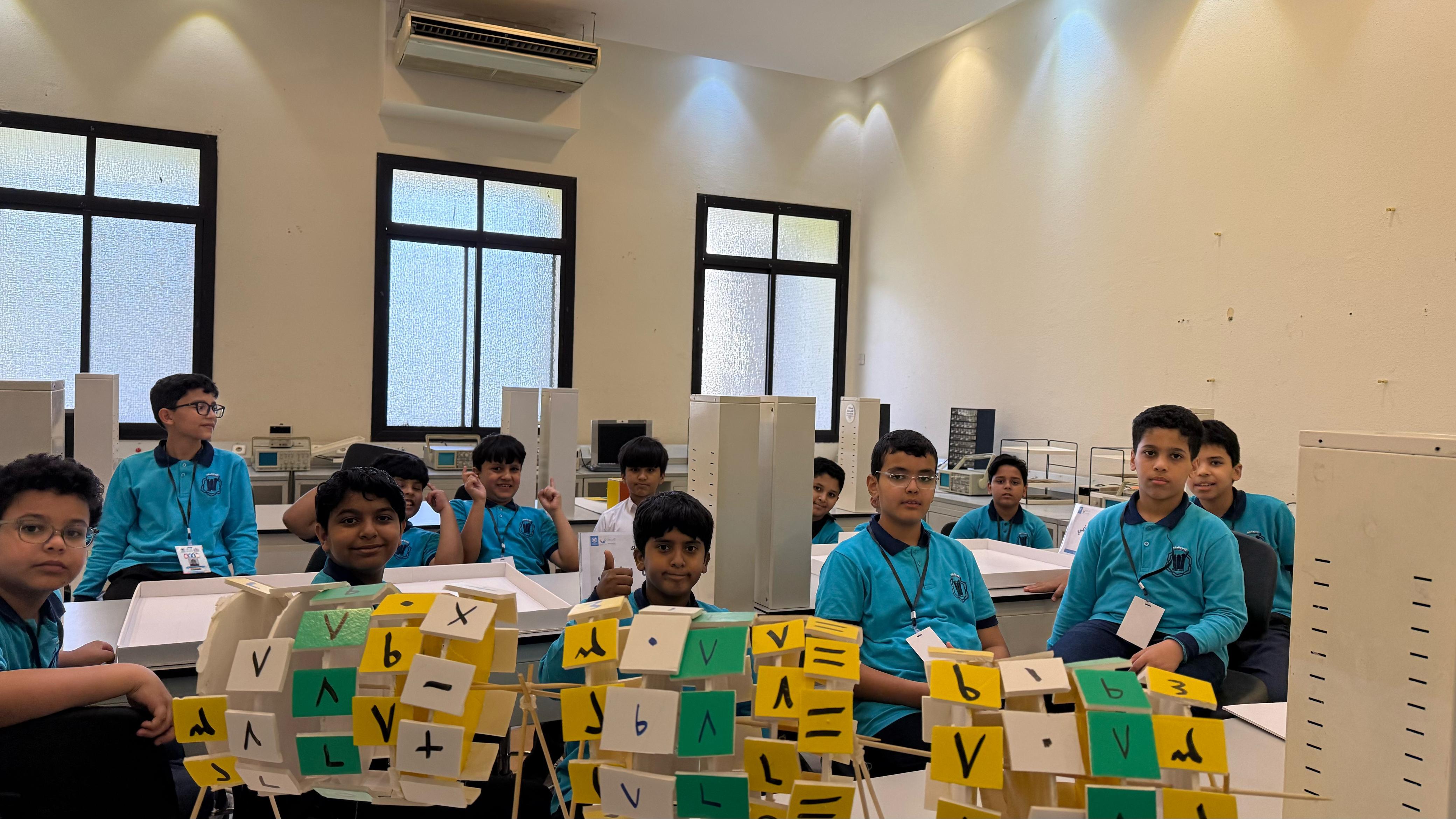 طلبة المدارس بتعليم الطائف يطبقون أنشطة برنامج STEM