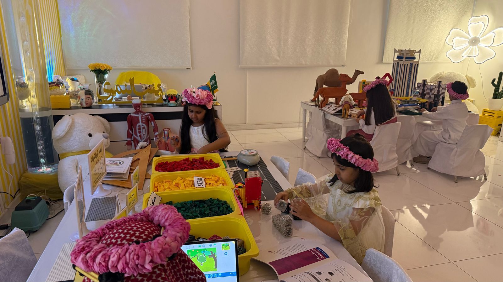 طلبة المدارس بتعليم الطائف يطبقون أنشطة برنامج STEM