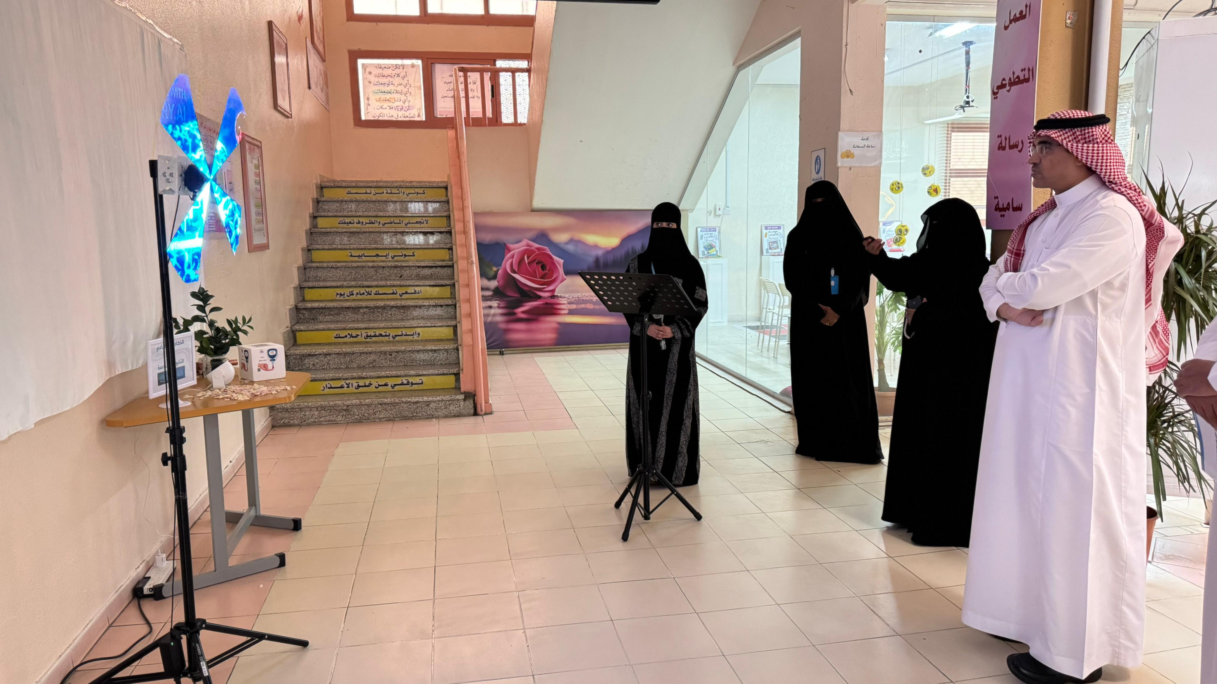 الغامدي يطلع على تجارب والممارسات المميزة في الثانوية السادسة بالطائف 