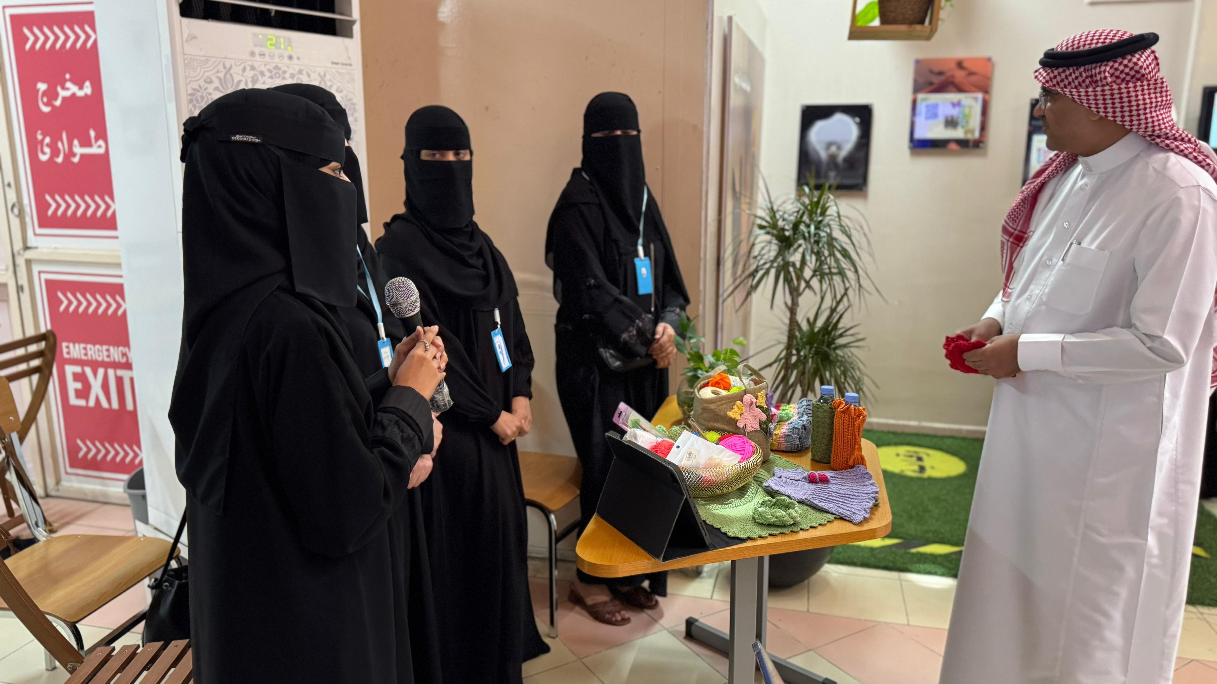 الغامدي يطلع على تجارب والممارسات المميزة في الثانوية السادسة بالطائف 