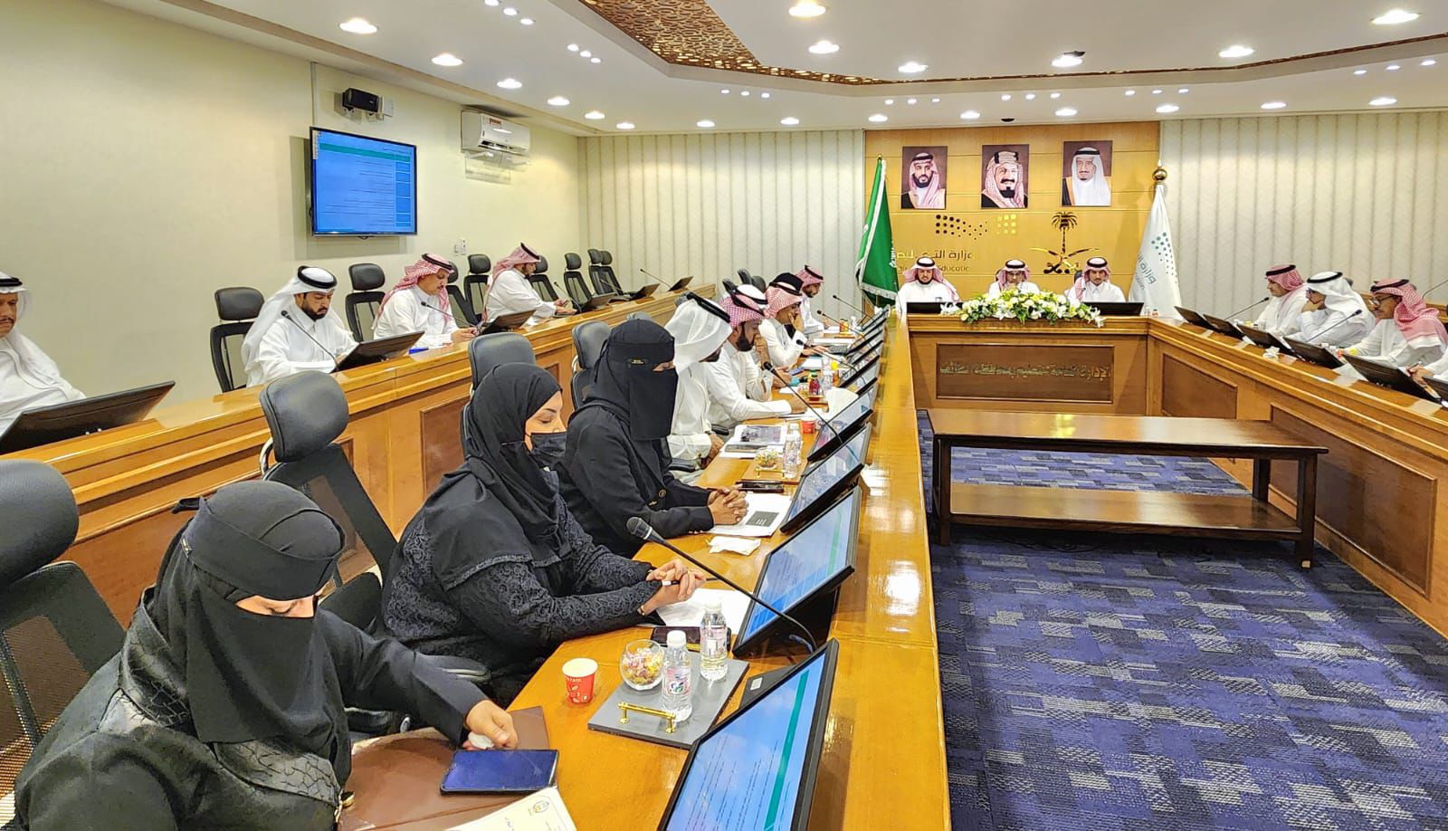 الغامدي يترأس اجتماع اللجنة التنفيذية ولجنة الصندوق في تعليم الطائف