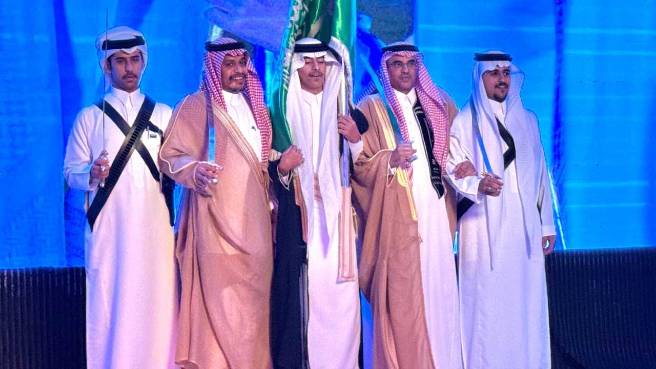 وكيل وزارة التعليم للتعليم العام يشارك طلبة تعليم الطائف فرحة الاحتفاء باليوم الوطني الـ95